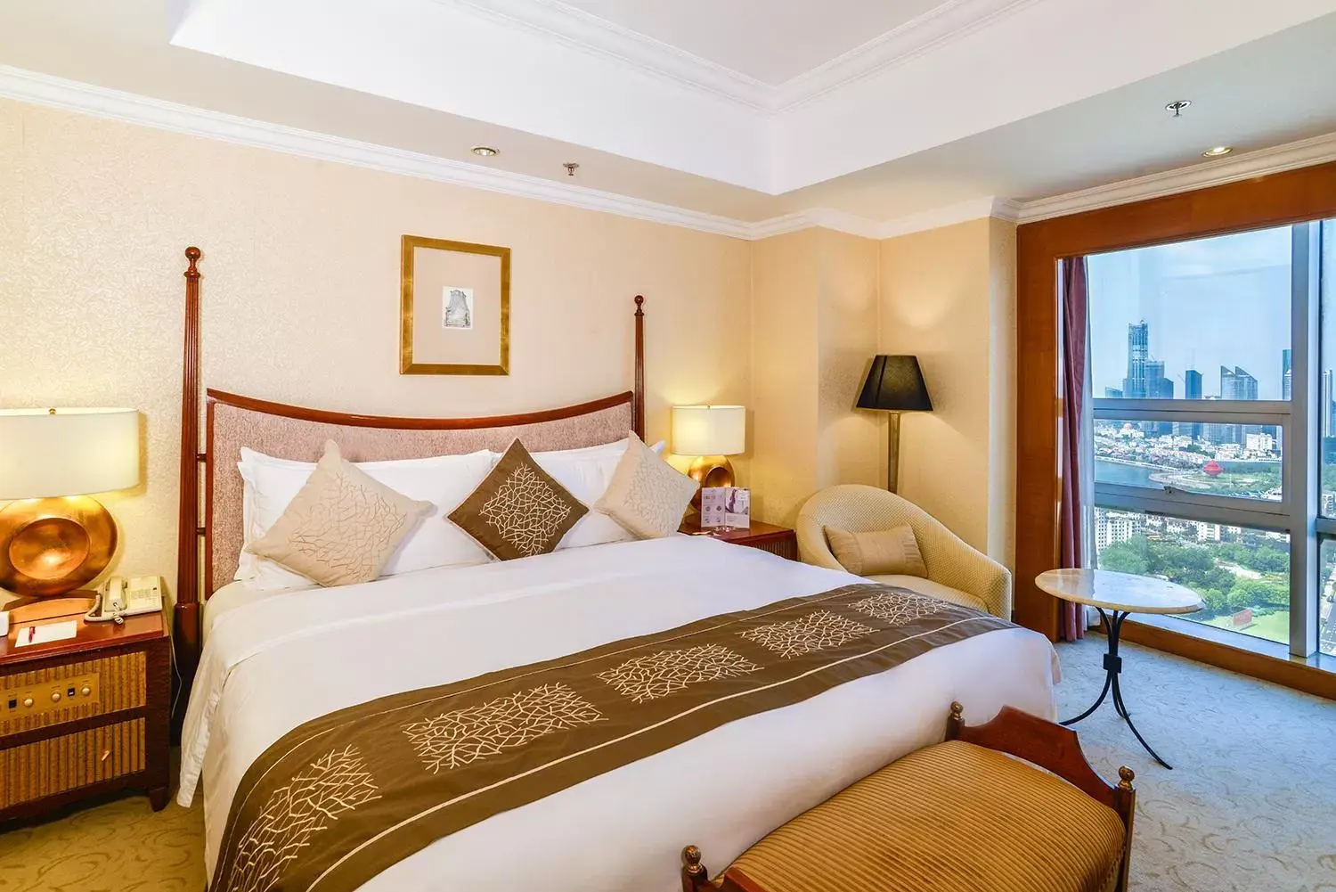 Bed in Crowne Plaza Qingdao, an IHG Hotel