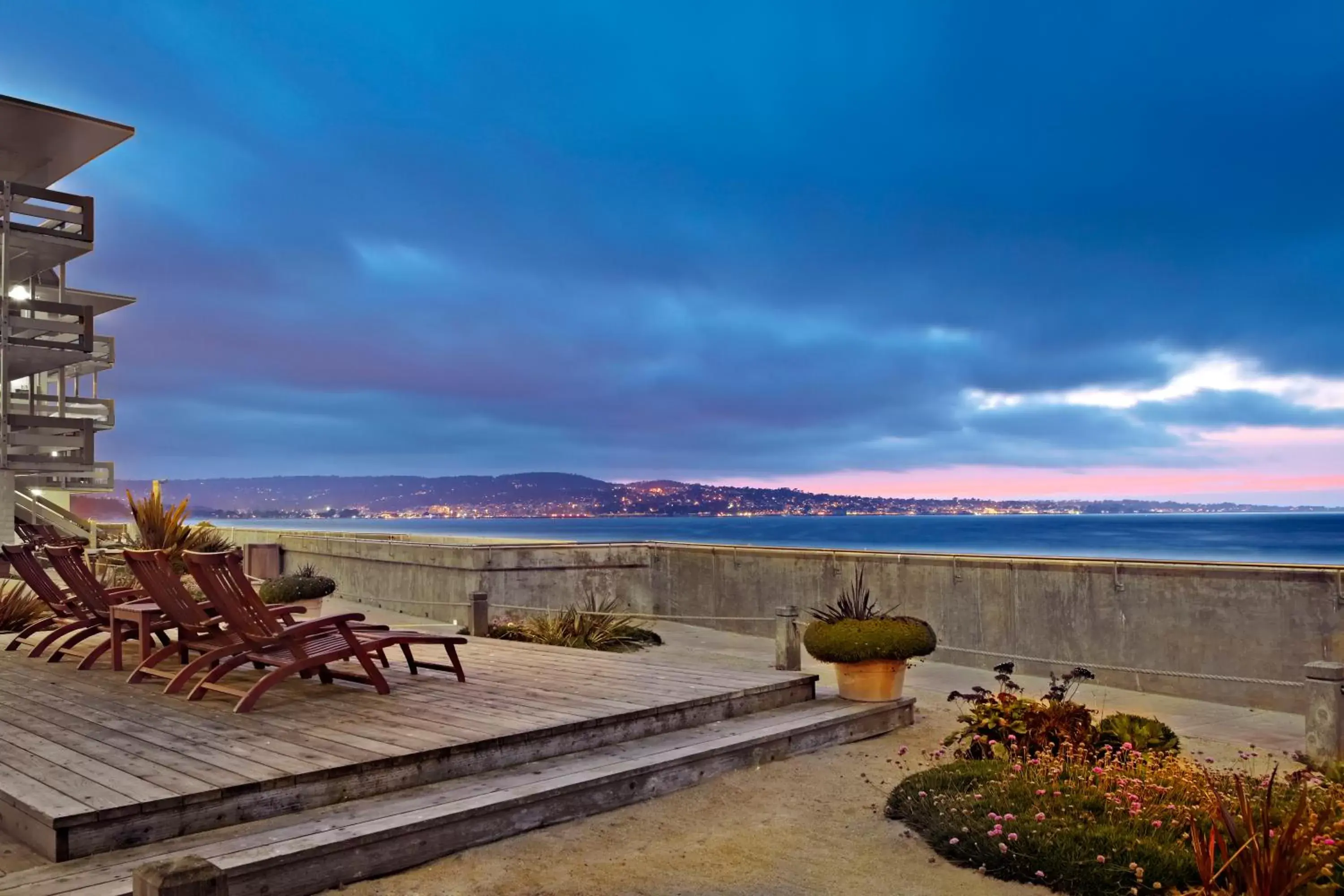 Sea view in Monterey Tides