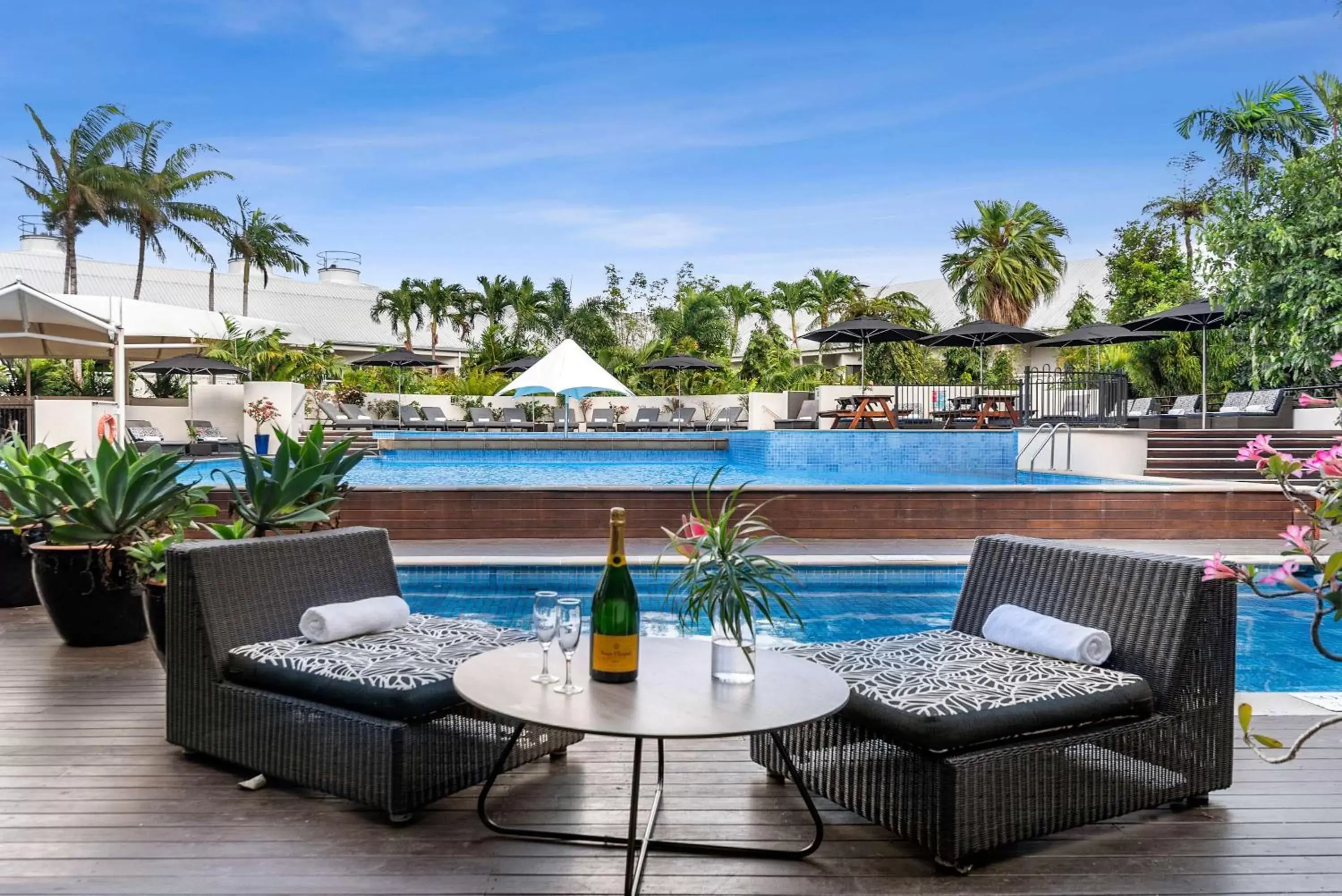 Pool view, Swimming Pool in Shangri-La The Marina, Cairns