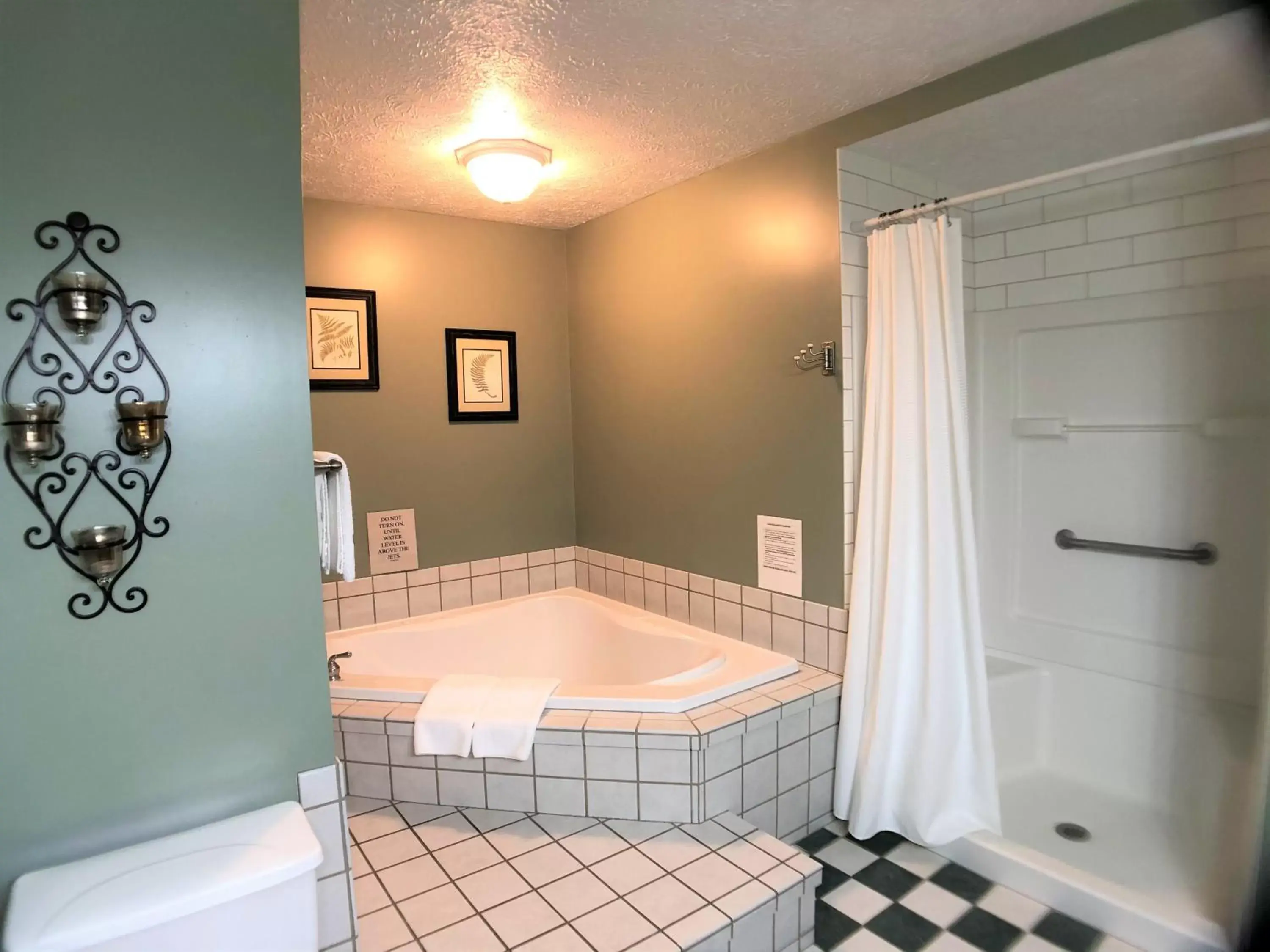 Bathroom in Sojourner's Lodge & Log Cabin Suites