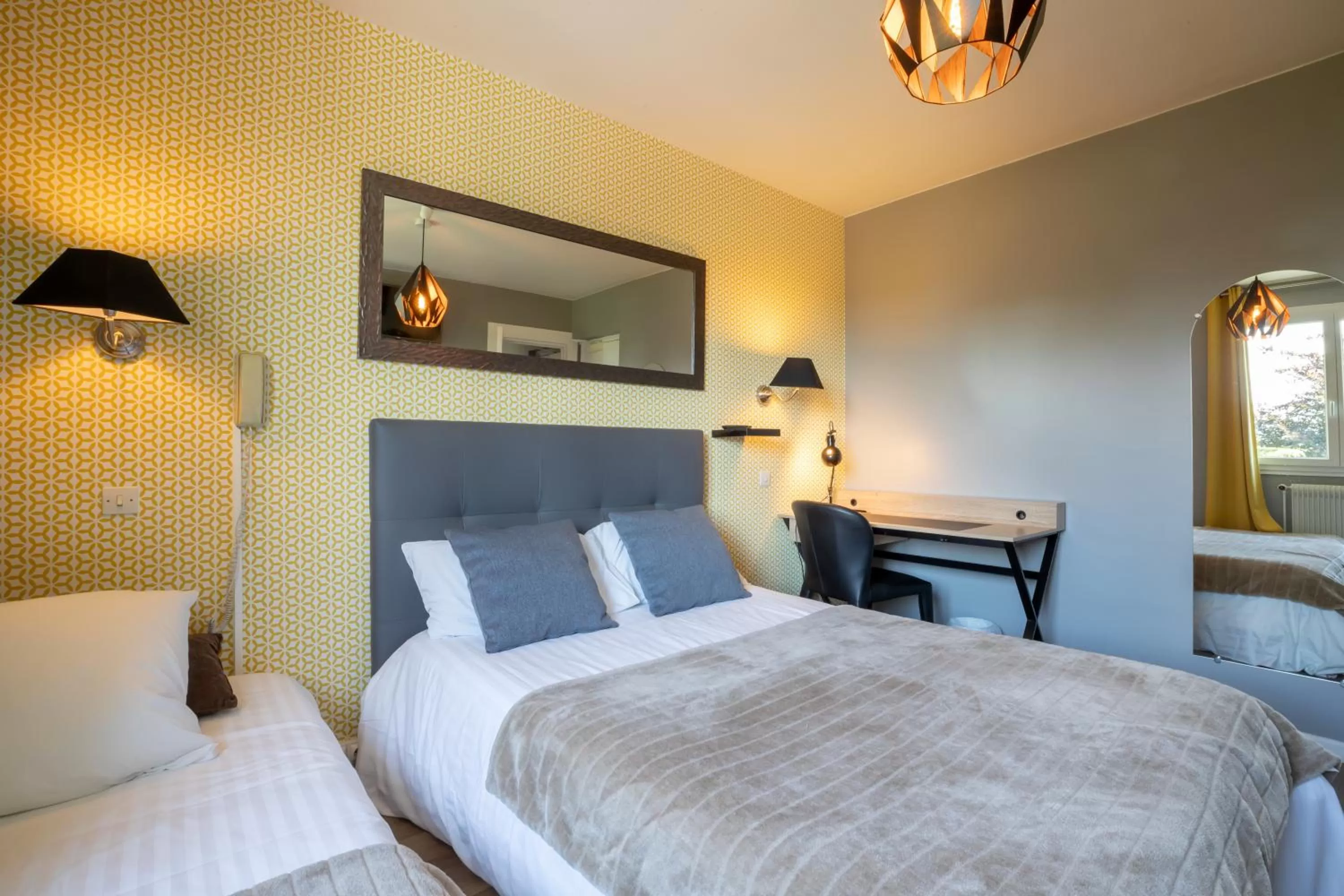 TV and multimedia, Bed in Hôtel Parc Adelie