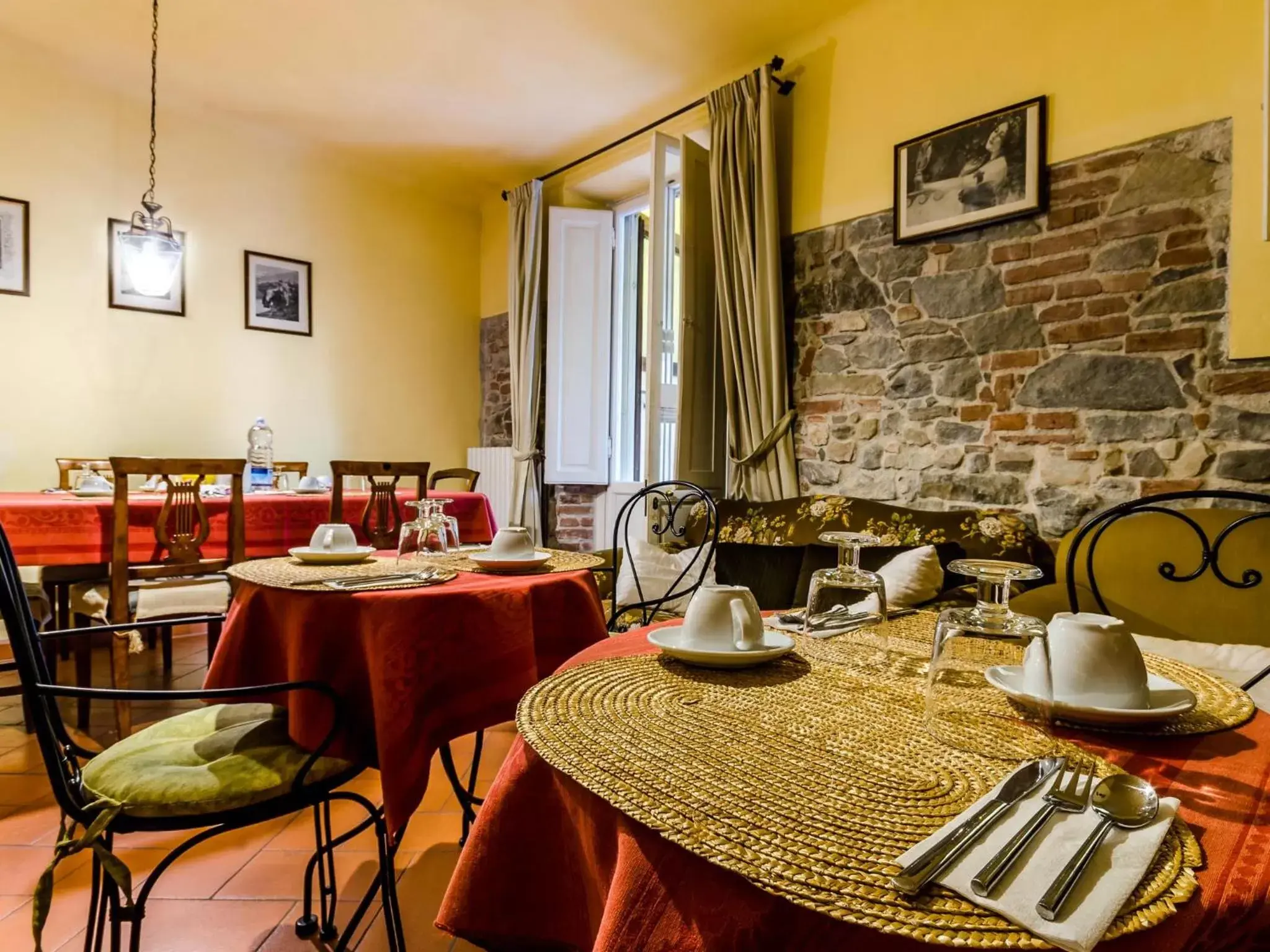 Spring, Restaurant/Places to Eat in Sangaggio House B&B