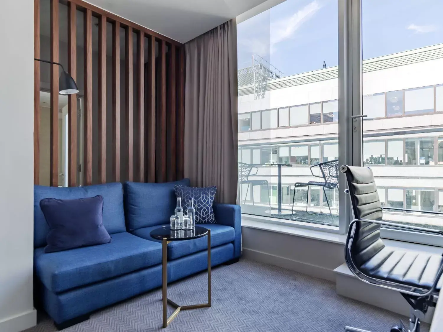 Living room, Seating Area in Clayton Hotel London Wall