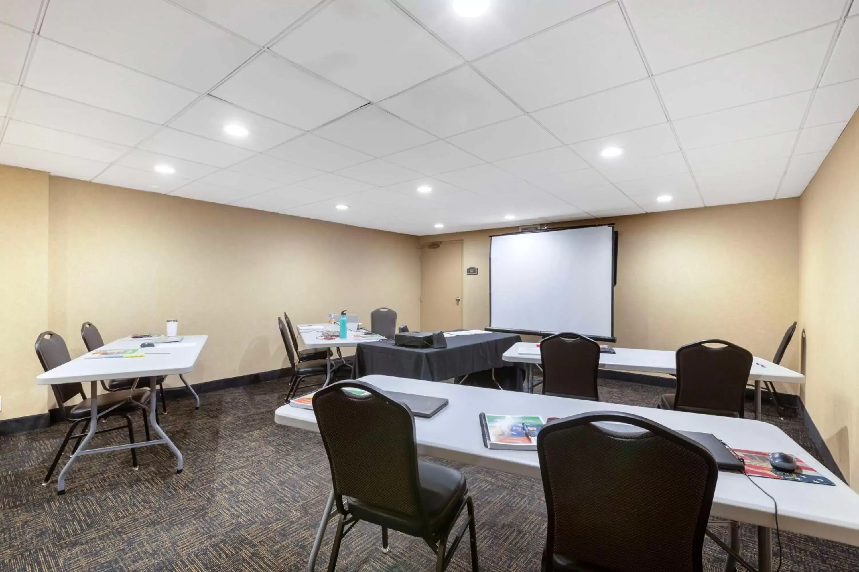 Meeting/conference room in Best Western Plus Midwest Inn