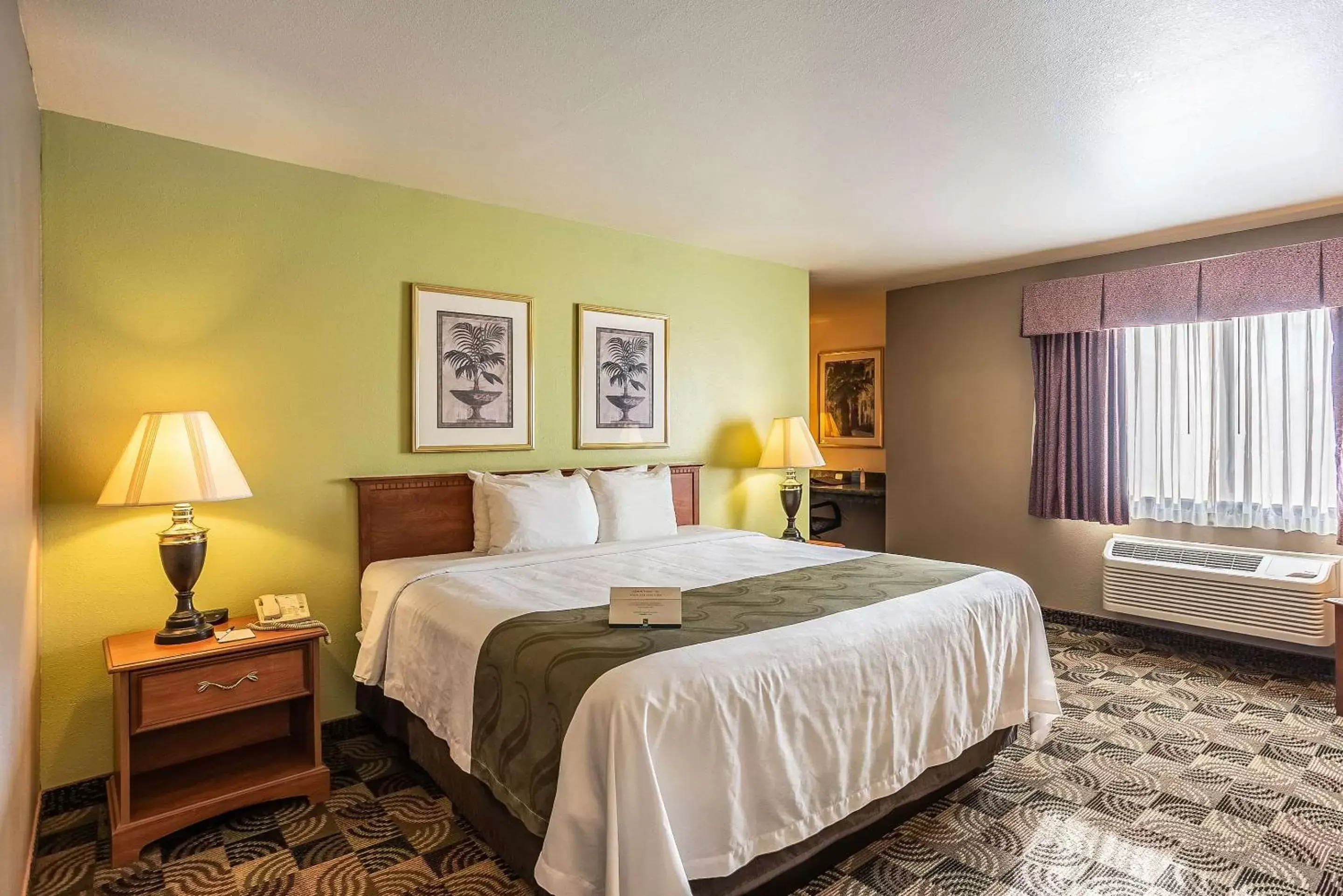 Bedroom, Bed in Quality Inn & Suites Hannibal