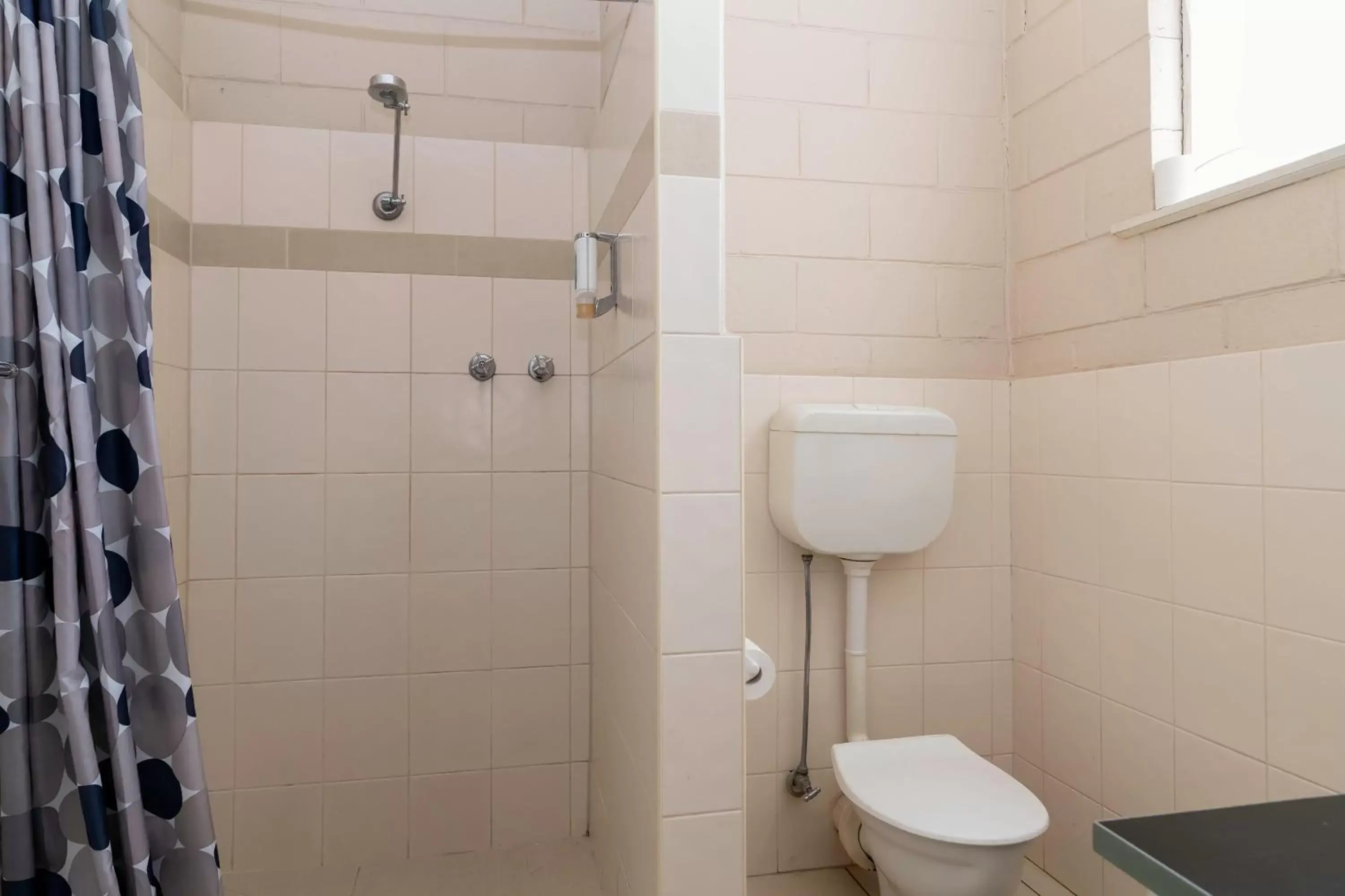 Shower, Bathroom in The Prince Mark Motel