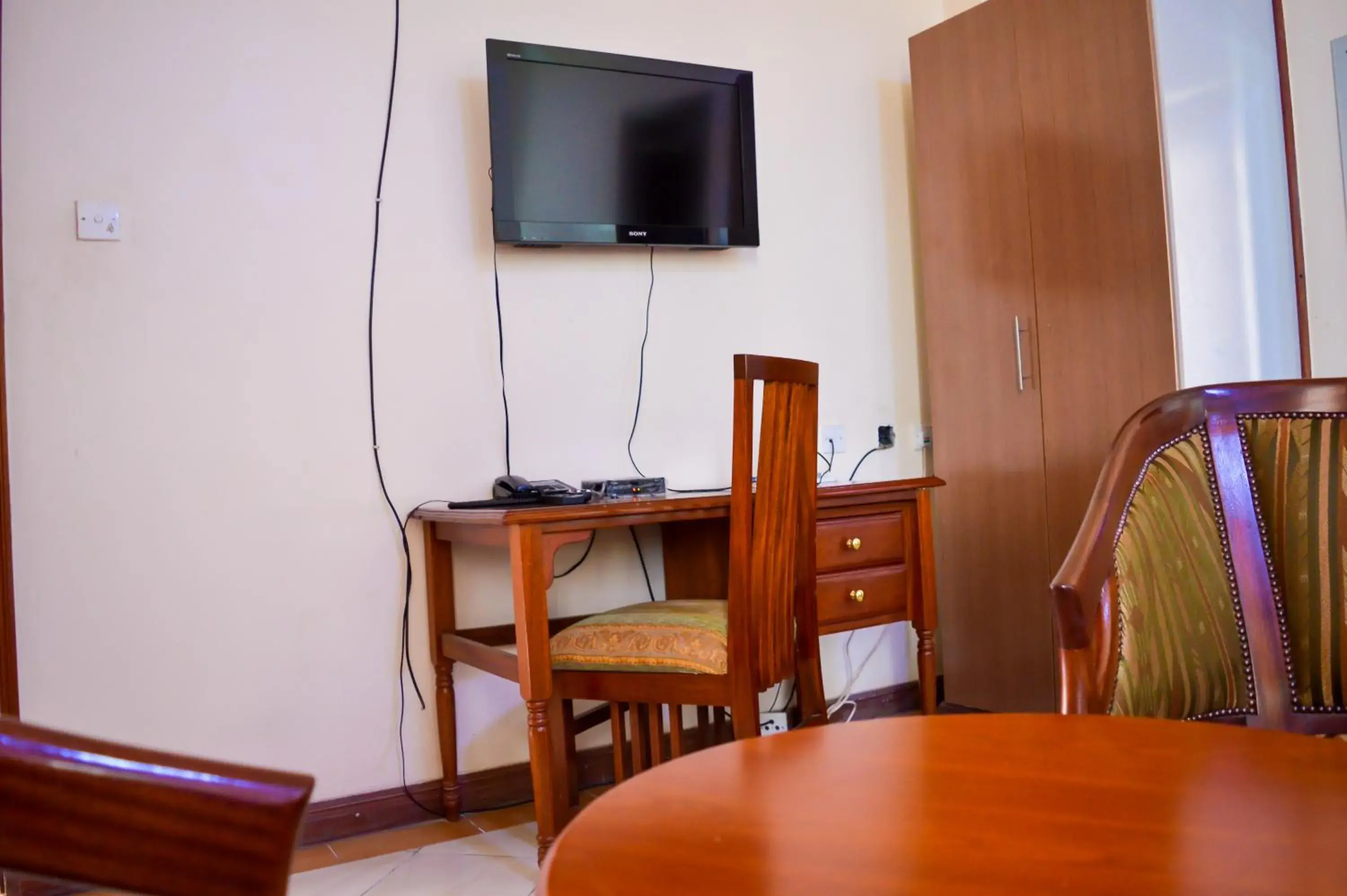 Seating area, TV/Entertainment Center in Anthena Hotel