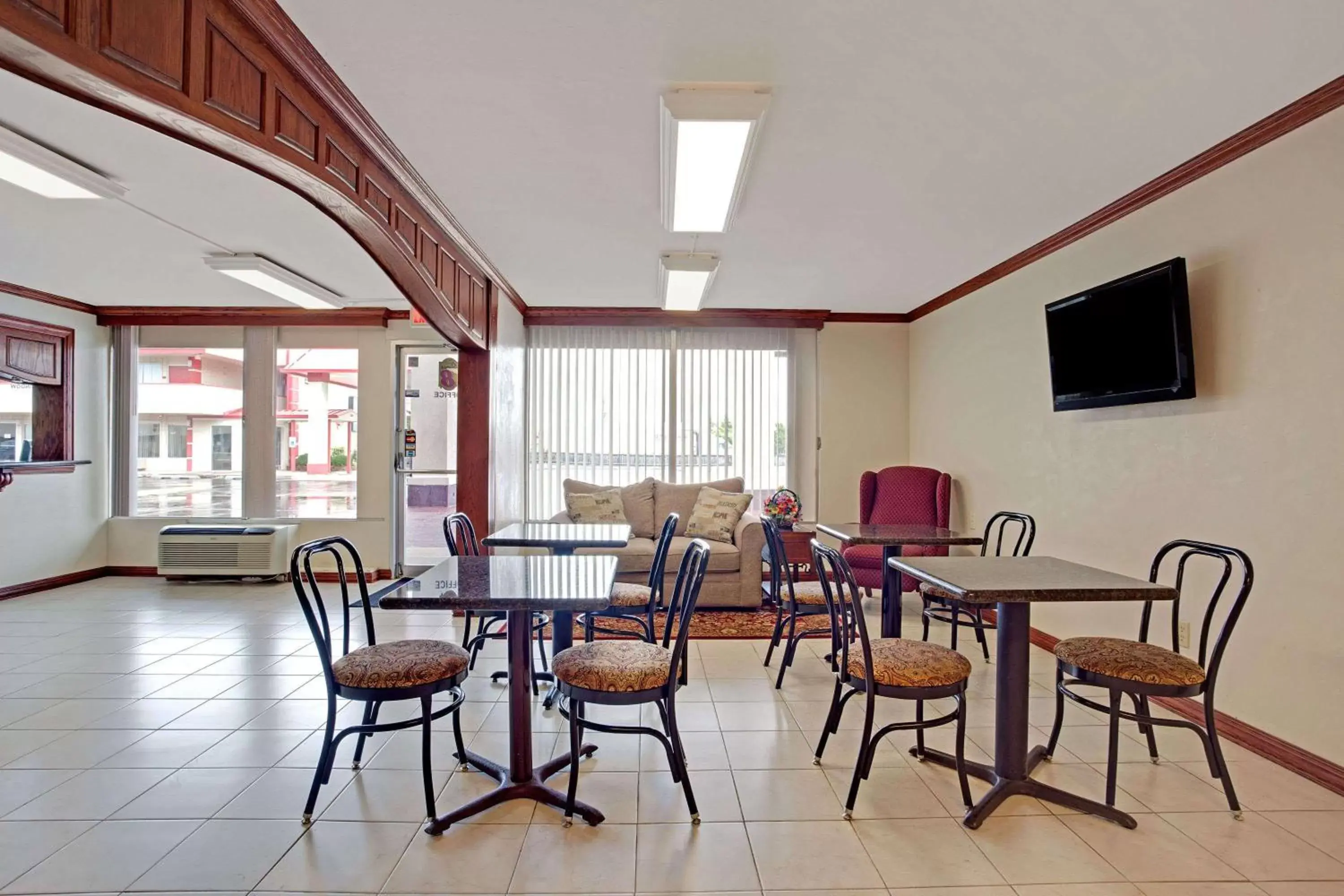 Restaurant/places to eat in Super 8 by Wyndham Oklahoma/Frontier City Restaurant/places to eat in Super 8 by Wyndham Oklahoma/Frontier City