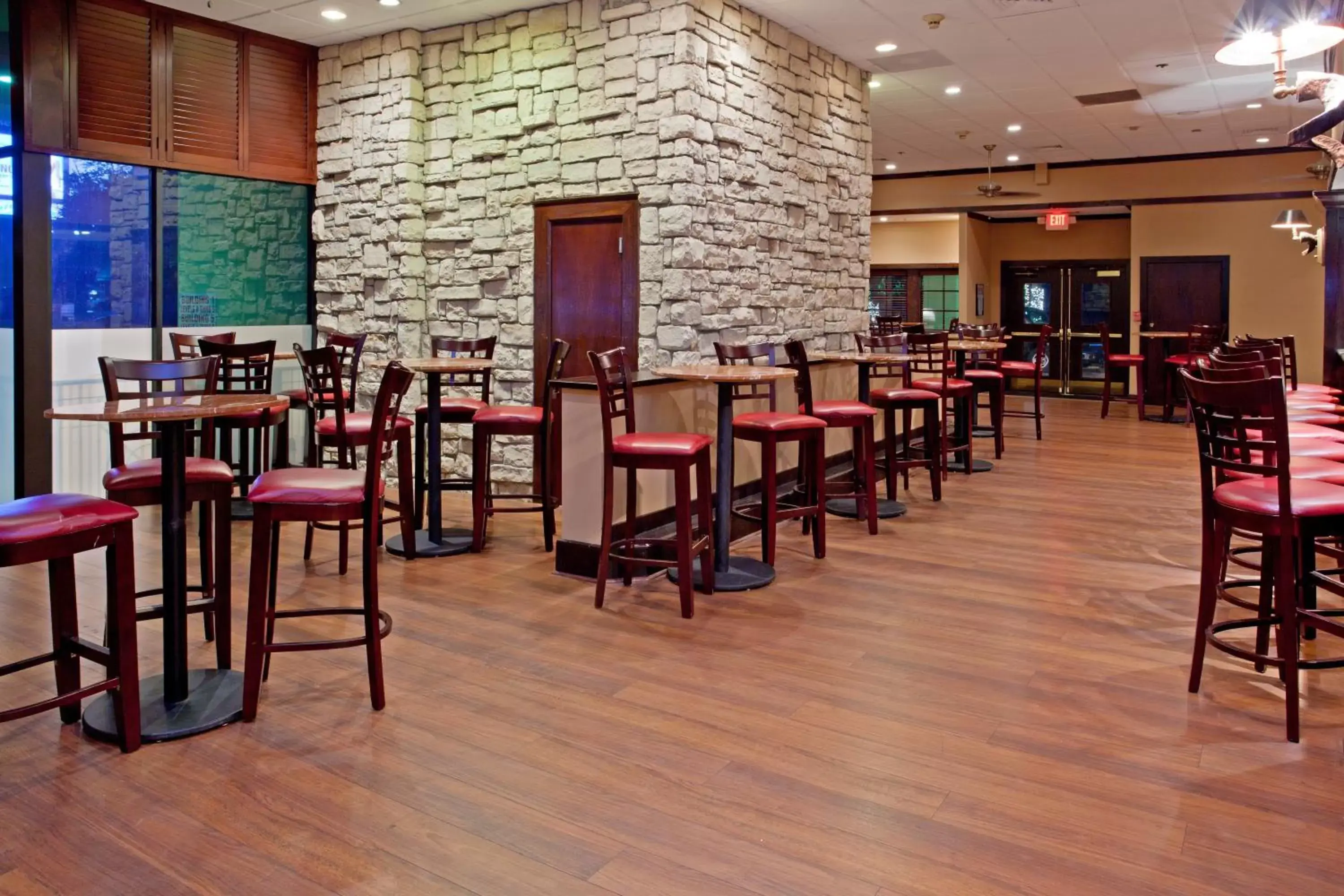 Lounge or bar, Restaurant/Places to Eat in Wyndham Houston near NRG Park - Medical Center