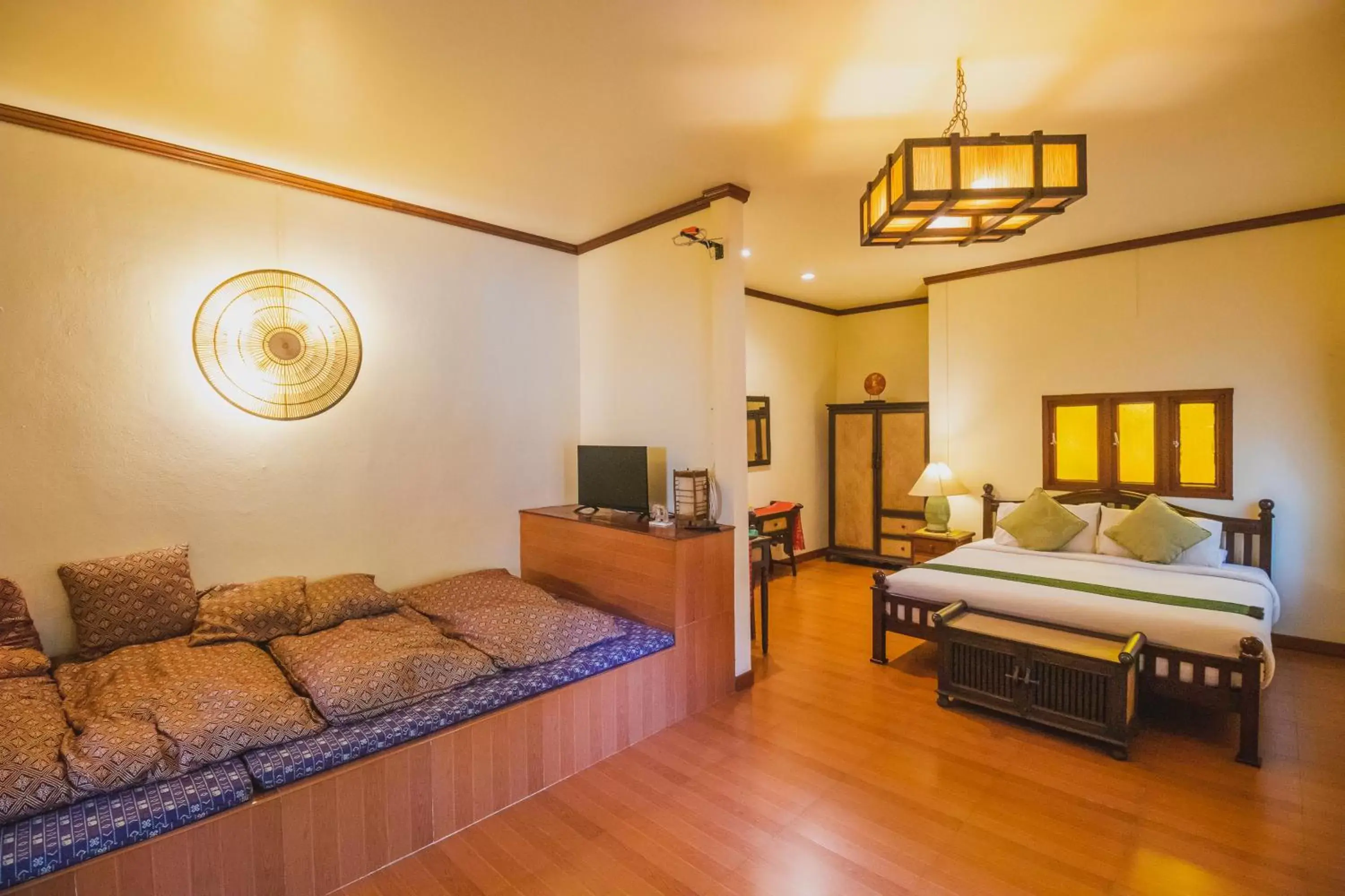 Family Bungalow with Pool View in Joy's House & Tour Family Bungalow with Pool View in Joy's House & Tour