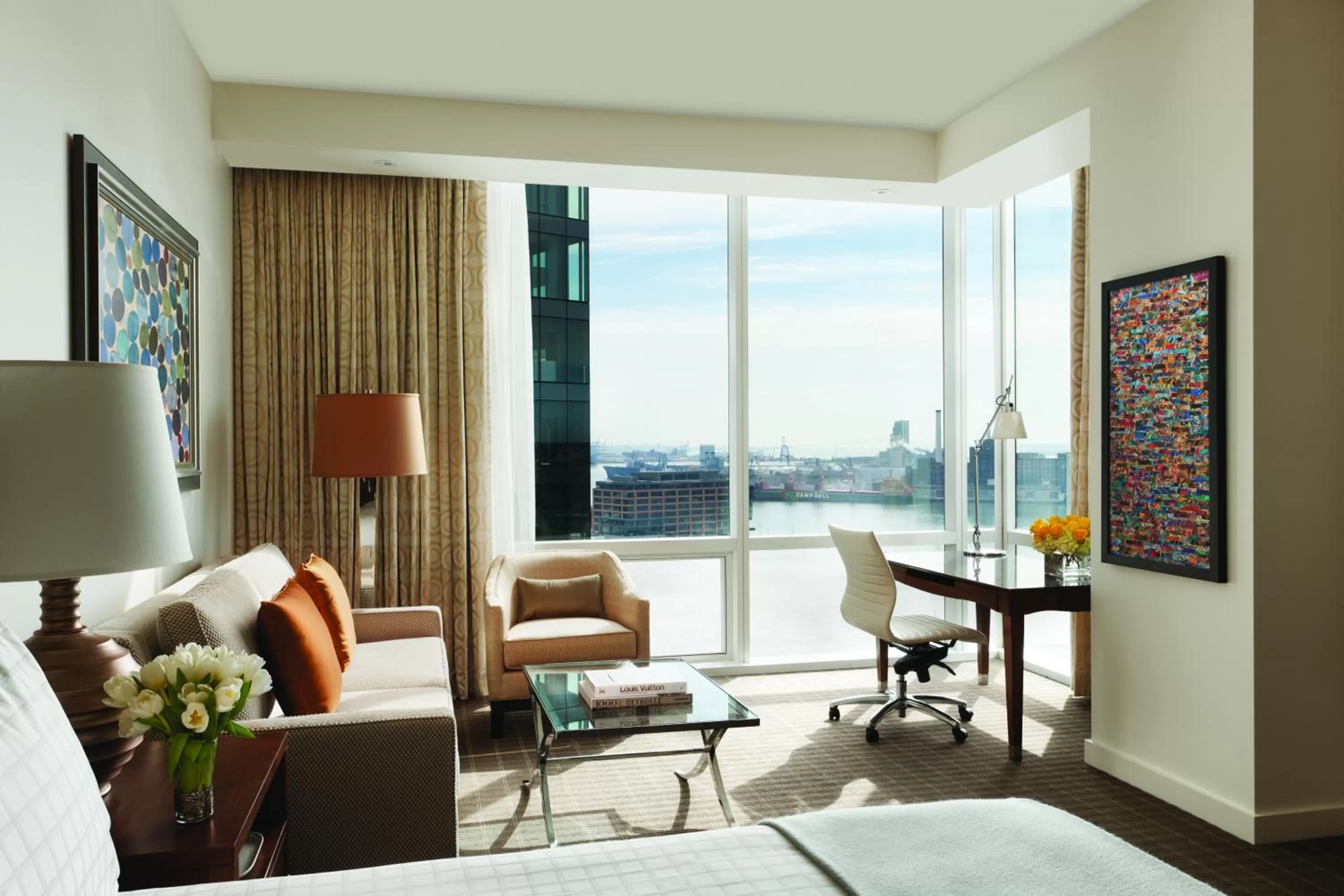 Bedroom in Four Seasons Baltimore