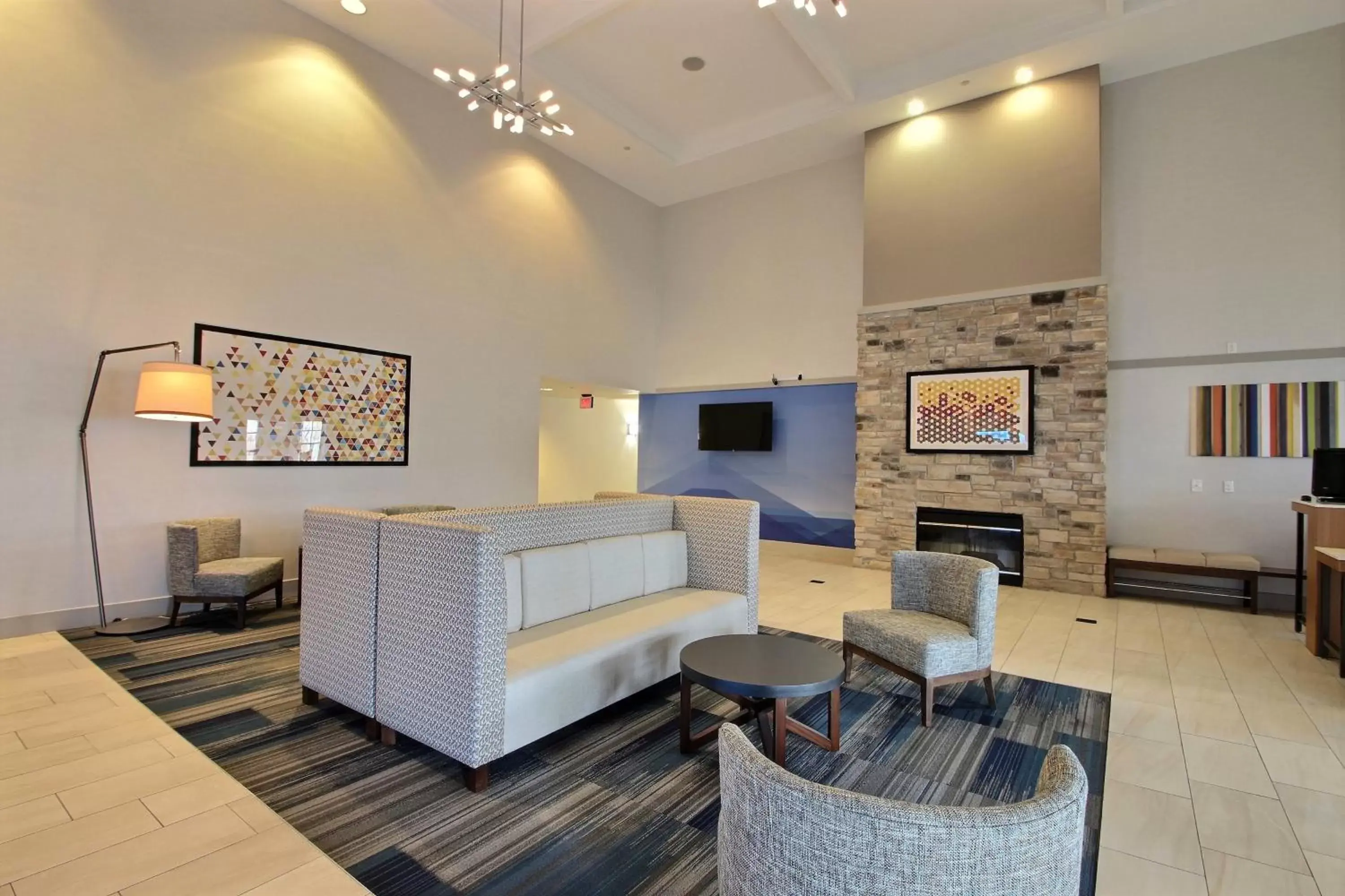 Property building, Seating Area in Holiday Inn Express Hotel & Suites Milwaukee Airport, an IHG Hotel