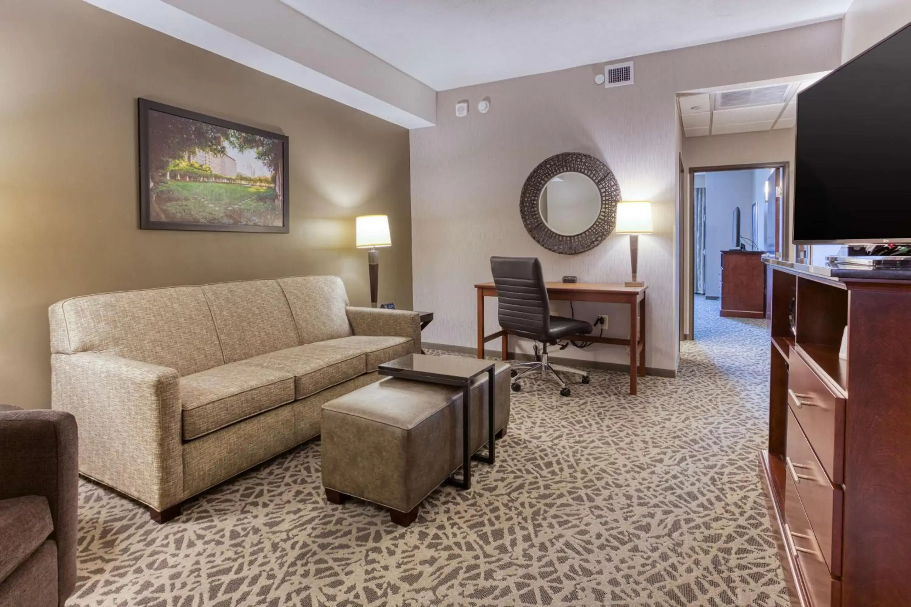 Photo of the whole room, Seating Area in Drury Inn & Suites Cincinnati Northeast Mason
