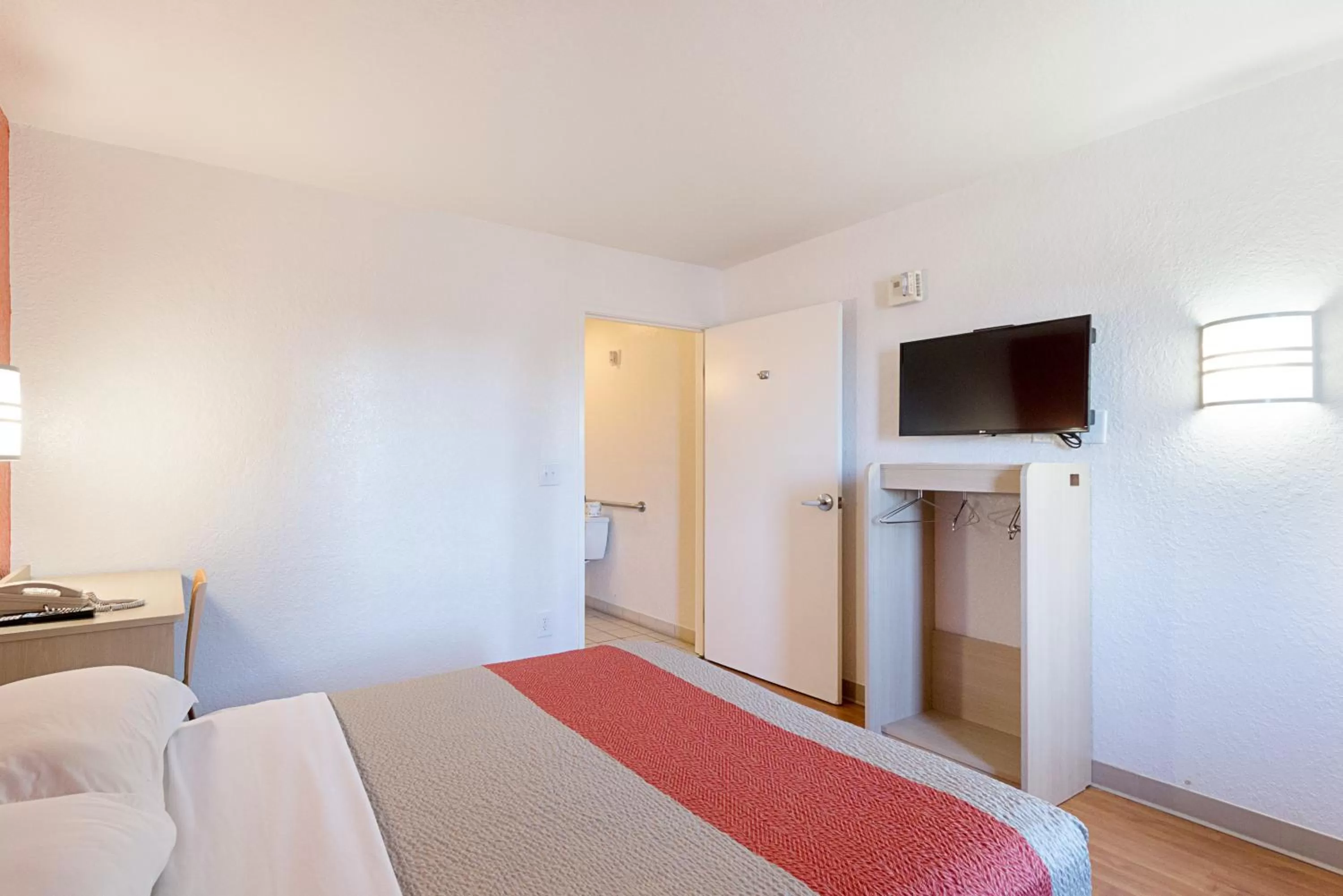 Bedroom, Bed in Motel 6-Mcallen, TX