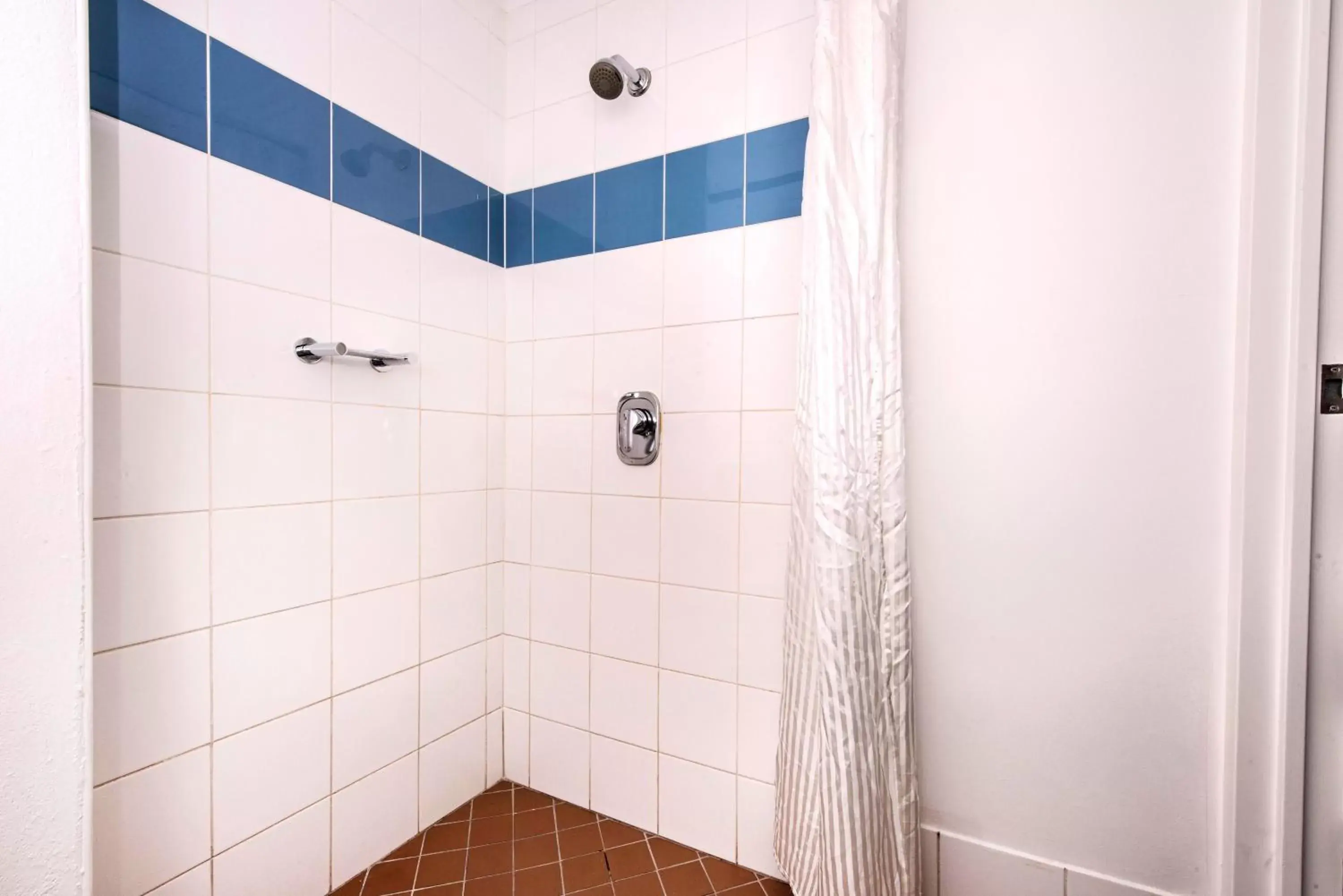Shower, Bathroom in Ibis Budget - Casula Liverpool