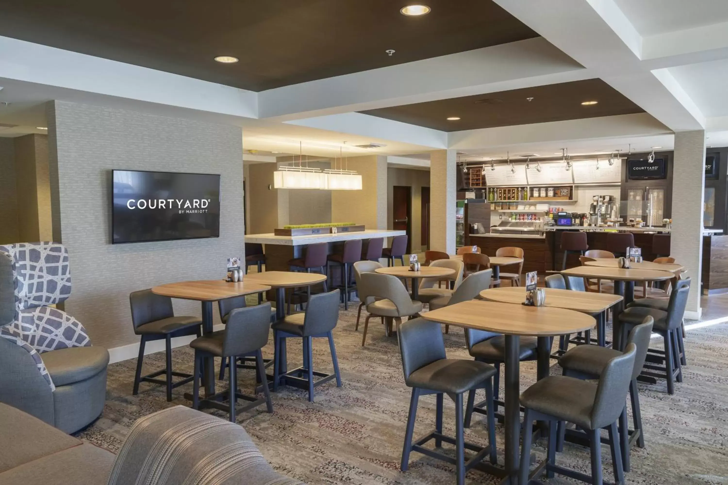 Restaurant/places to eat, Lounge/Bar in Courtyard by Marriott Cleveland Willoughby