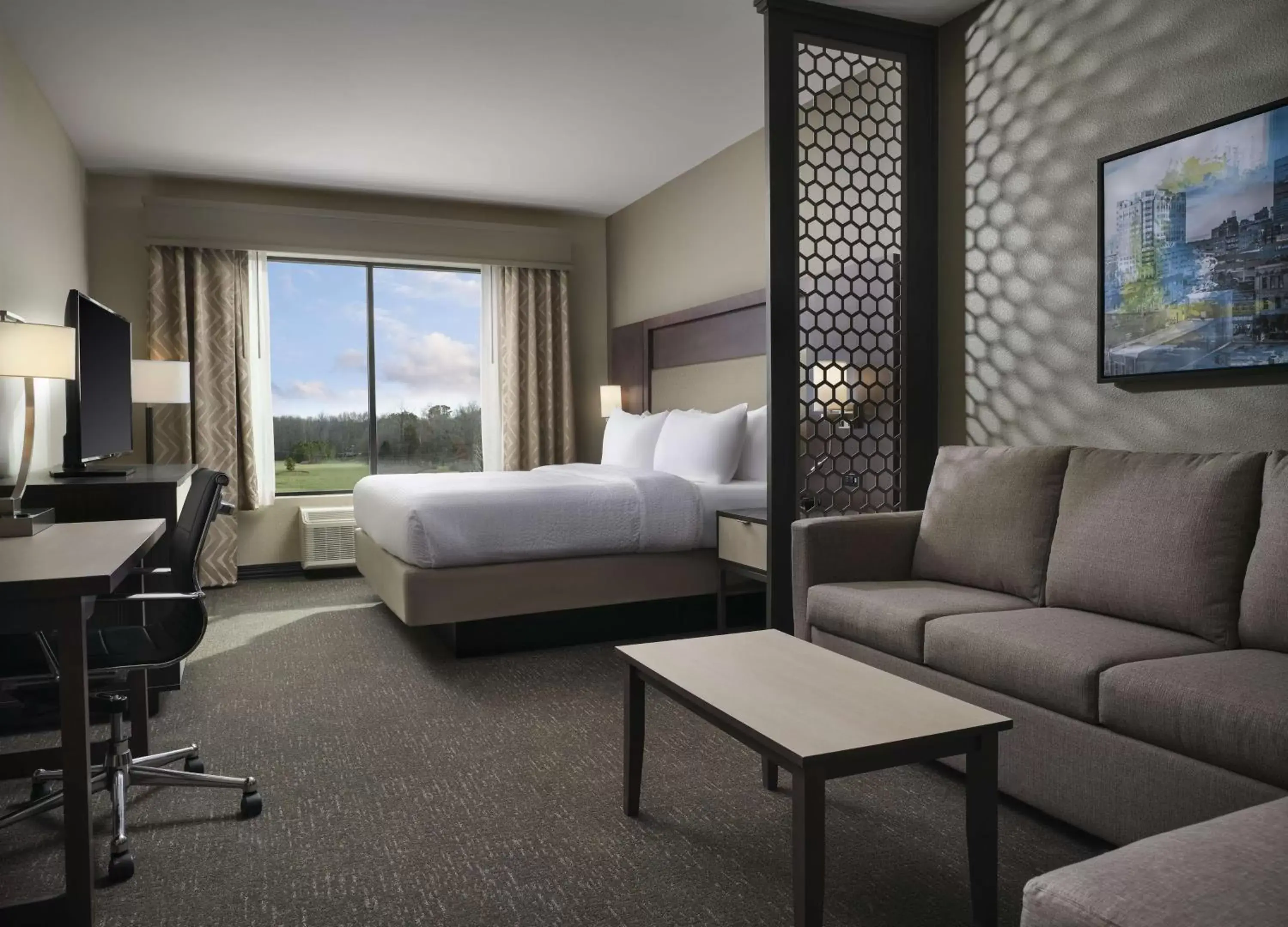 Bedroom, Seating Area in Best Western Plus Executive Residency Jackson Northeast