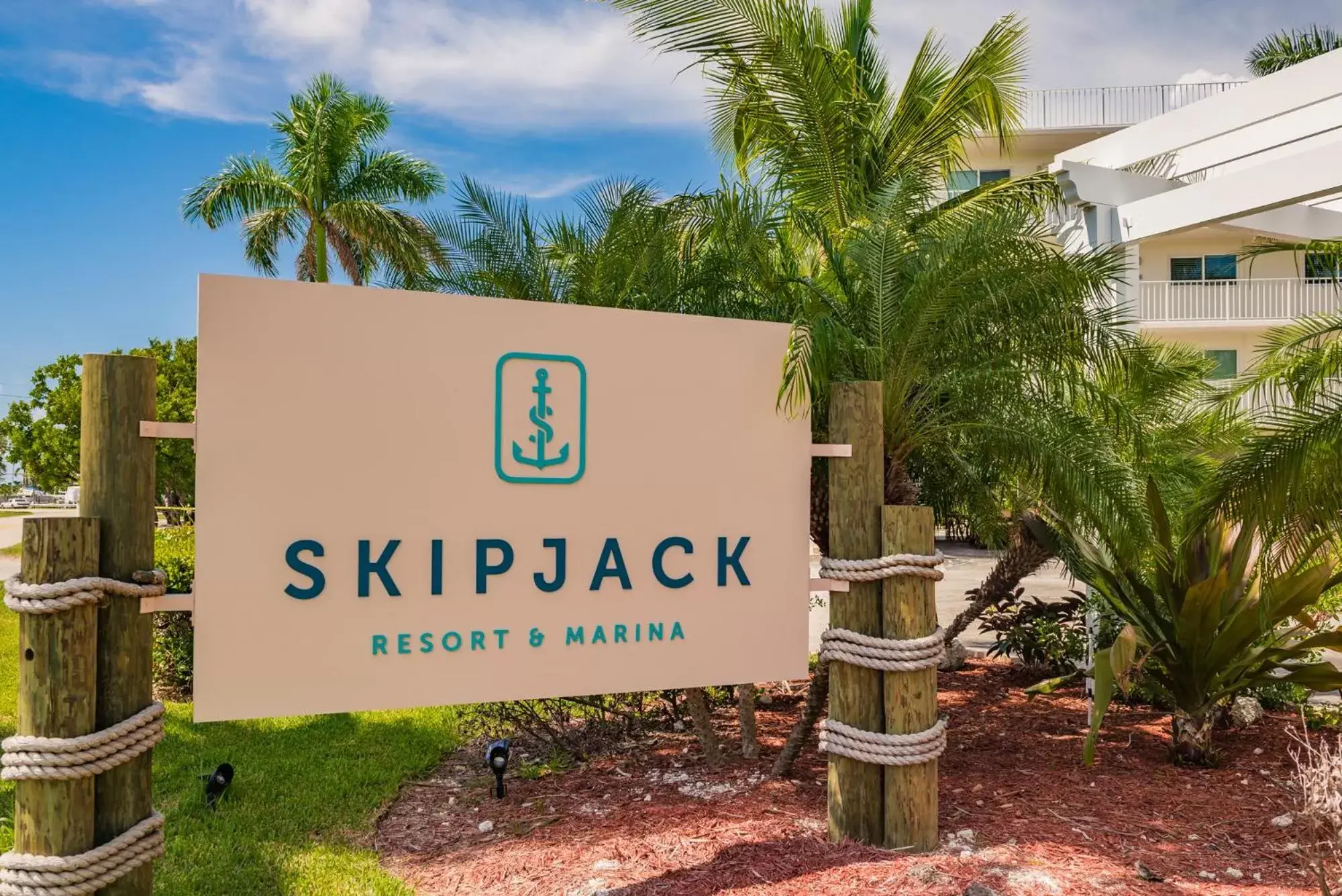 Facade/entrance, Property Logo/Sign in Skipjack Resort & Marina