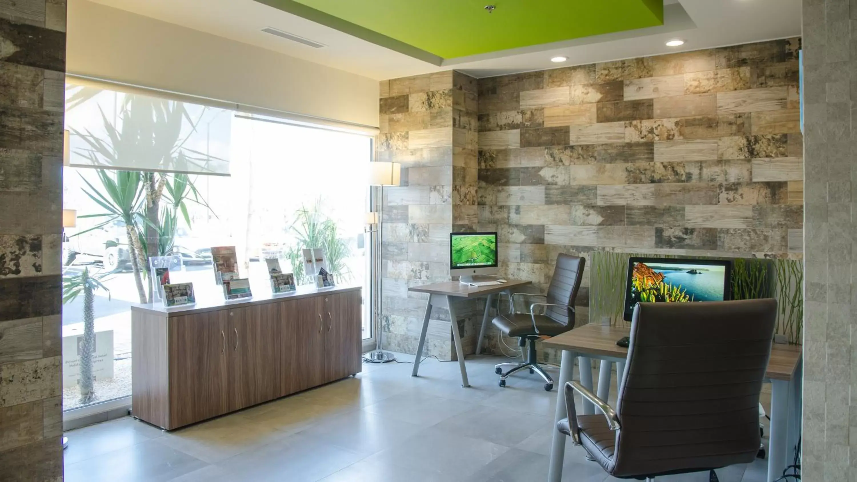 Other, Kitchen/Kitchenette in Holiday Inn Express and Suites Celaya, an IHG Hotel