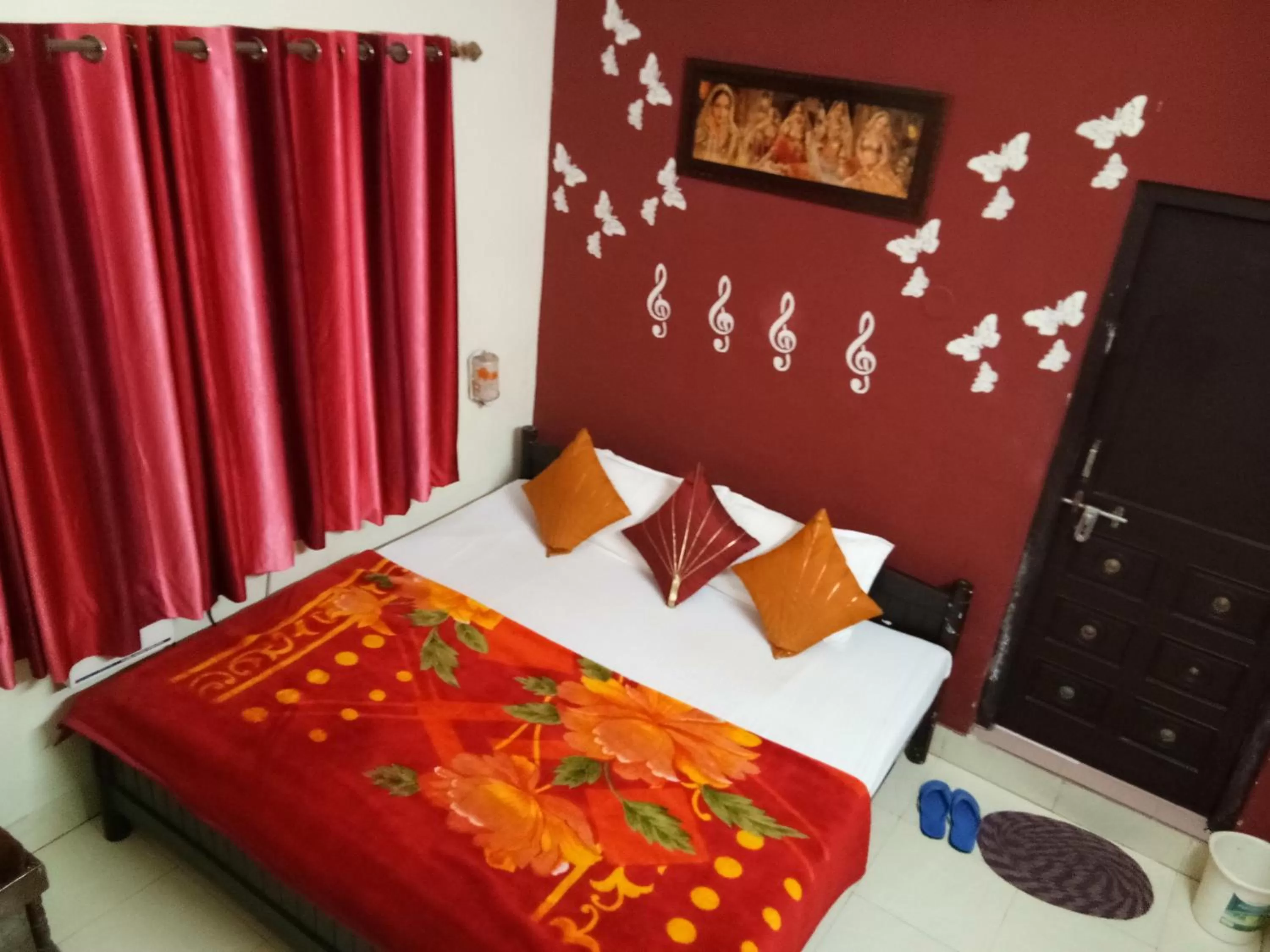 Photo of the whole room, Bed in Haveli Taragarh Palace