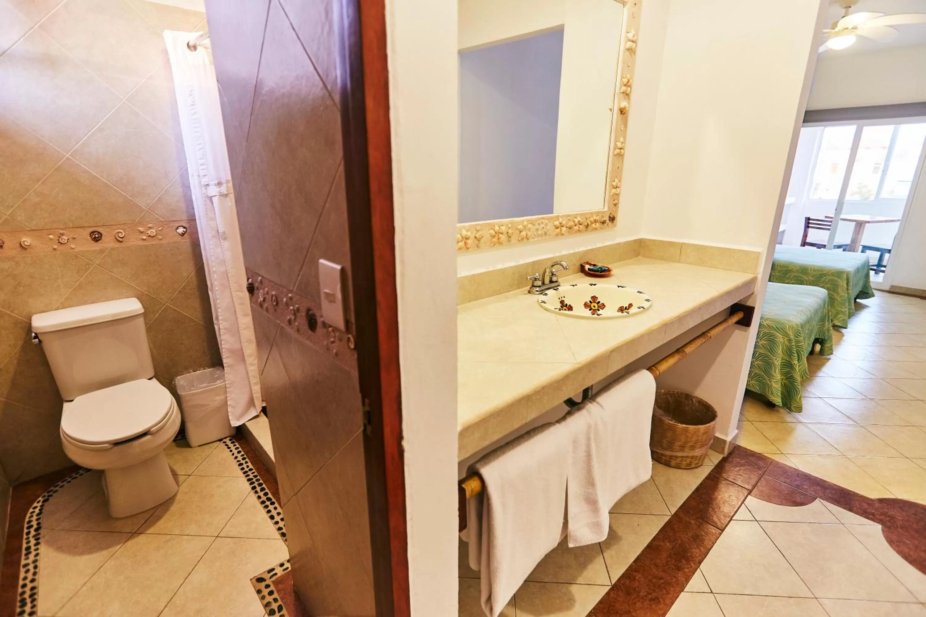 Bathroom in Hotel Suites Ixtapa Plaza