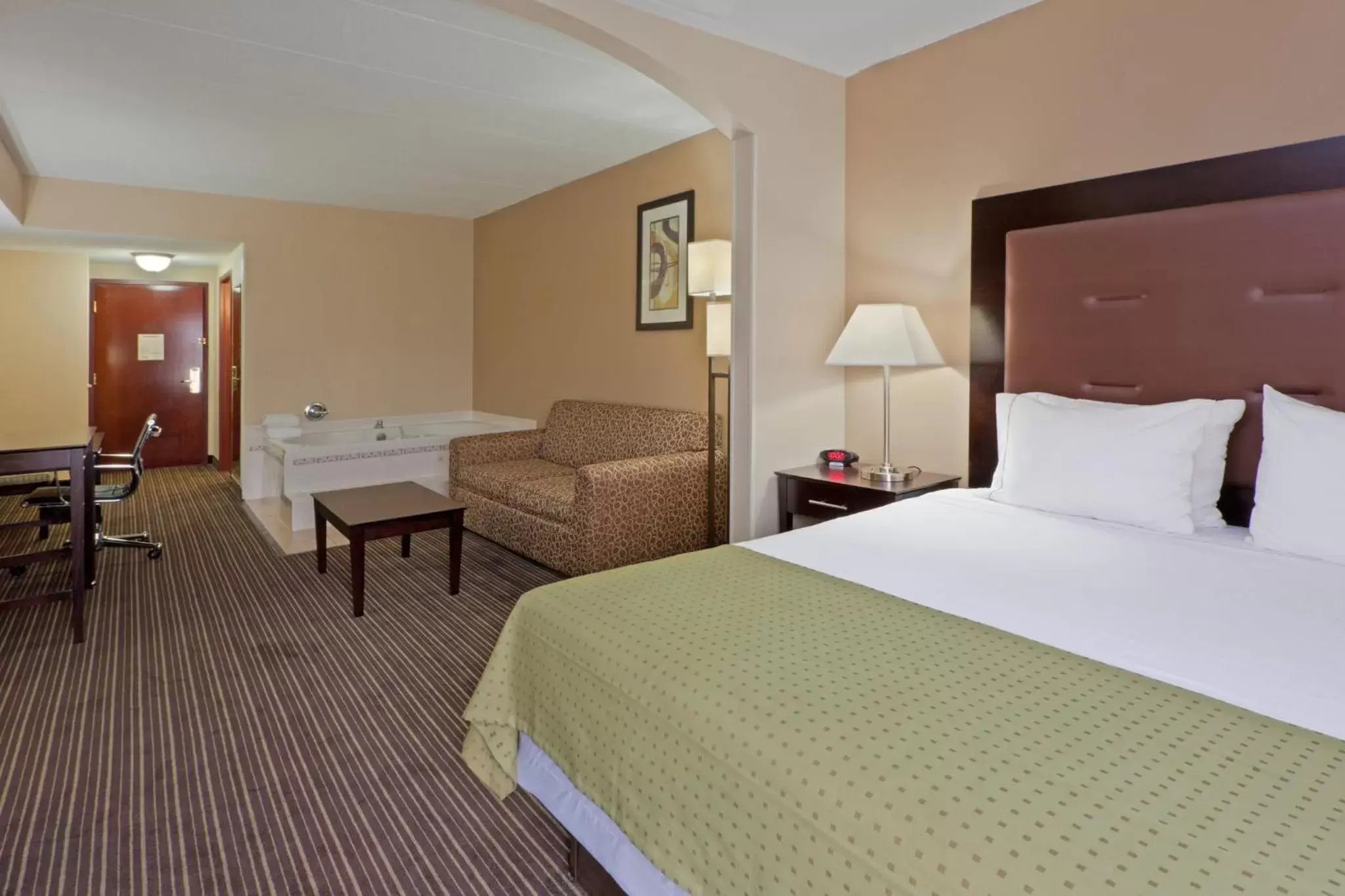 Photo of the whole room, Bed in Holiday Inn Express Hotel & Suites Charleston-Southridge, an IHG Hotel