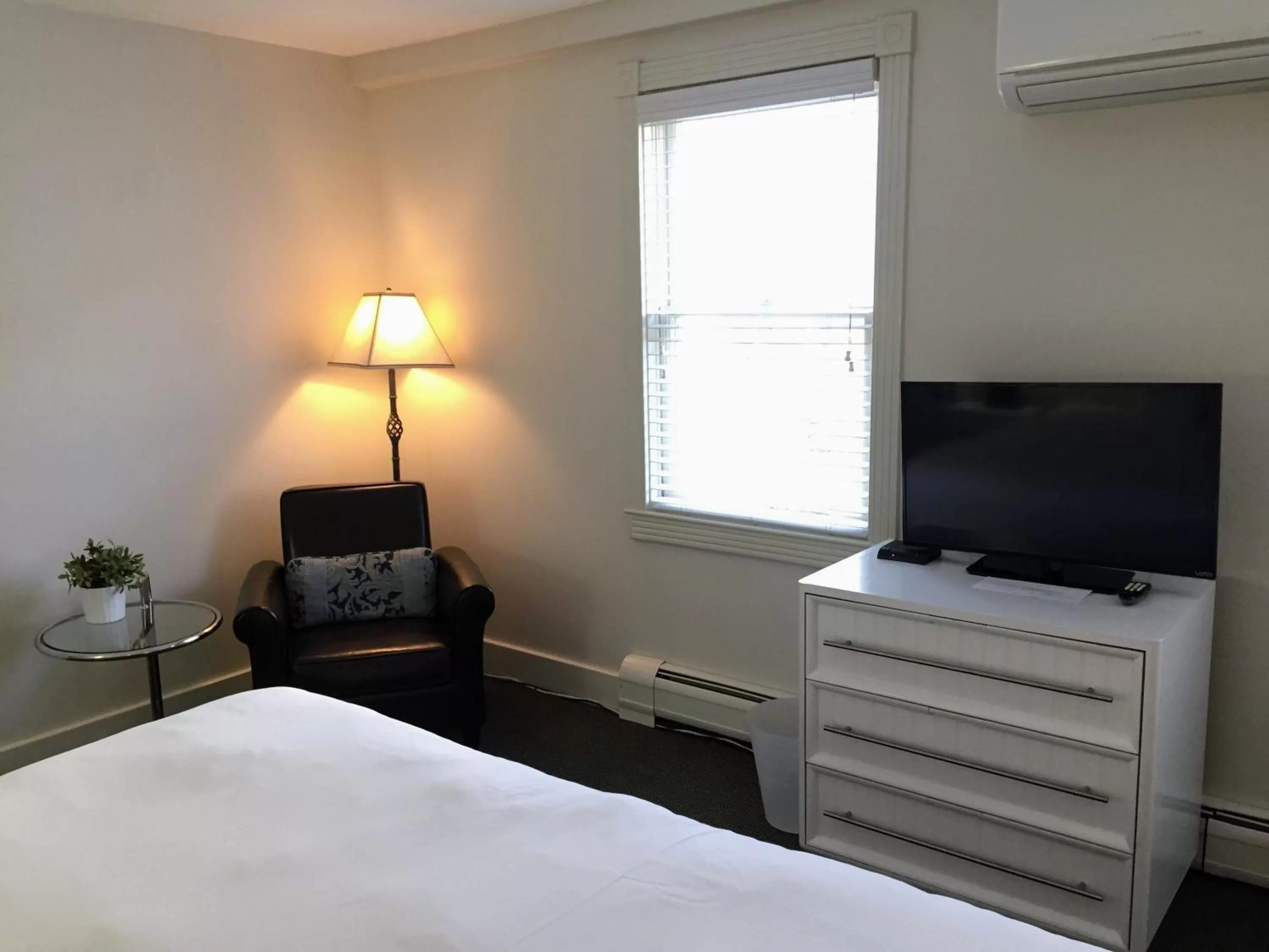 Seating area, TV/Entertainment Center in Pilgrim House