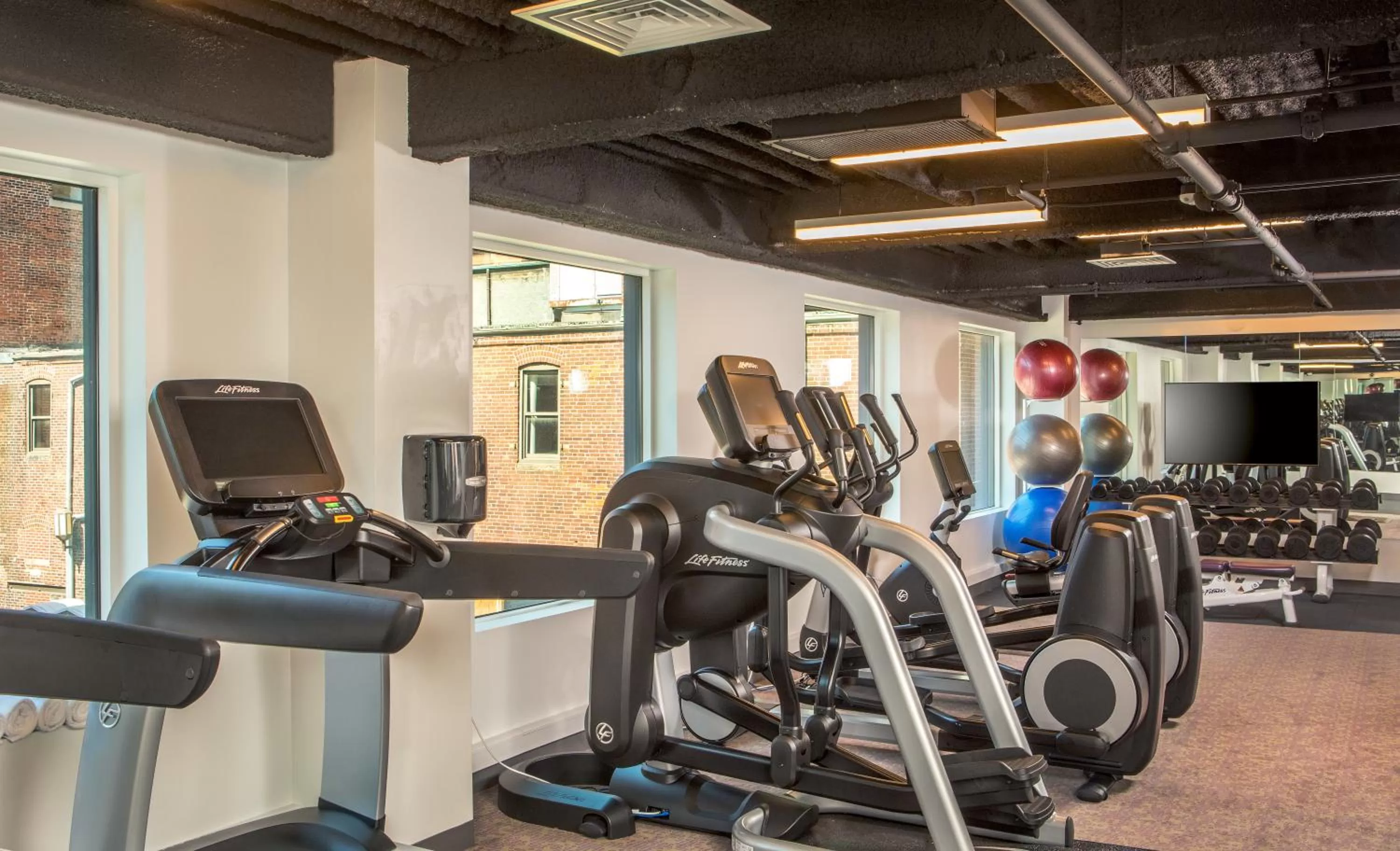 Fitness centre/facilities in YOTEL Boston