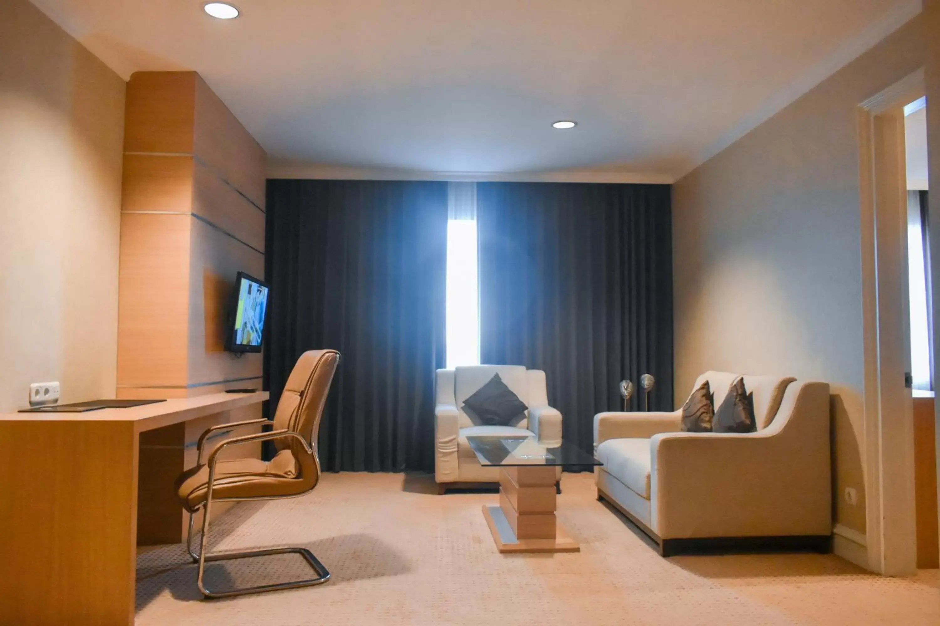 TV and multimedia, Seating Area in Surabaya Suites Hotel Powered by Archipelago