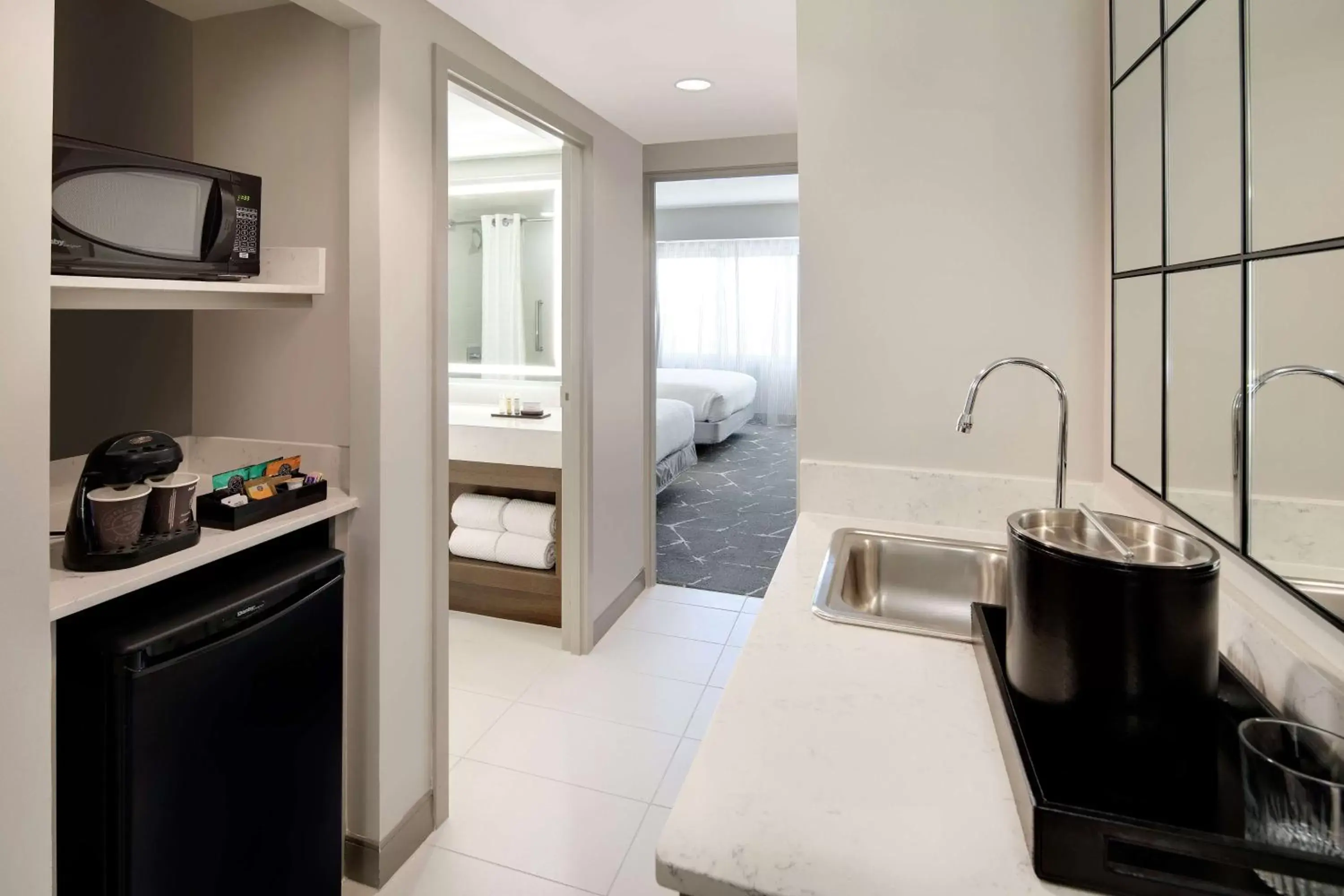 Bed, Bathroom in Embassy Suites by Hilton Atlanta Perimeter Center