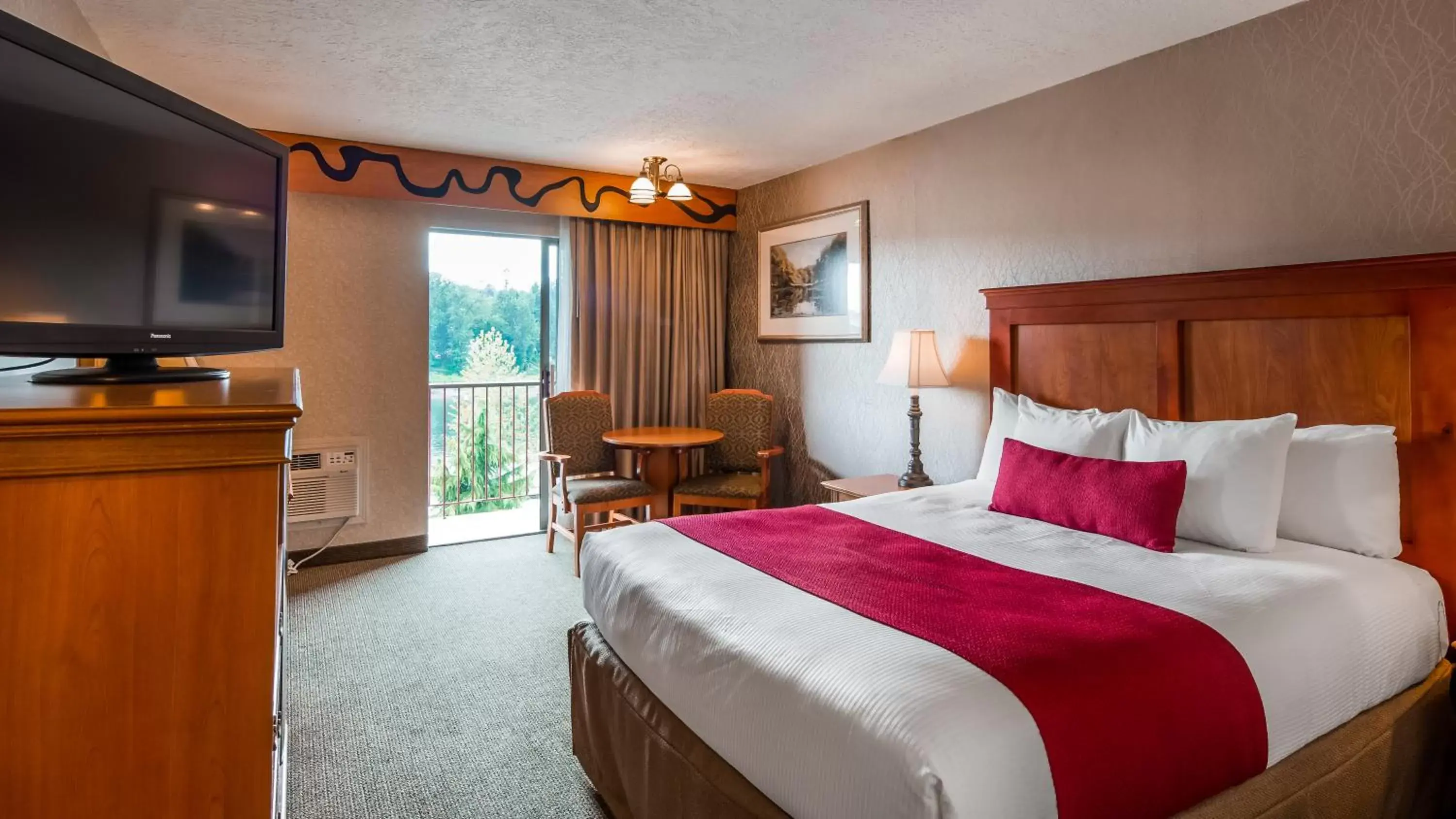 Bedroom, Bed in Best Western Plus Rivershore Hotel