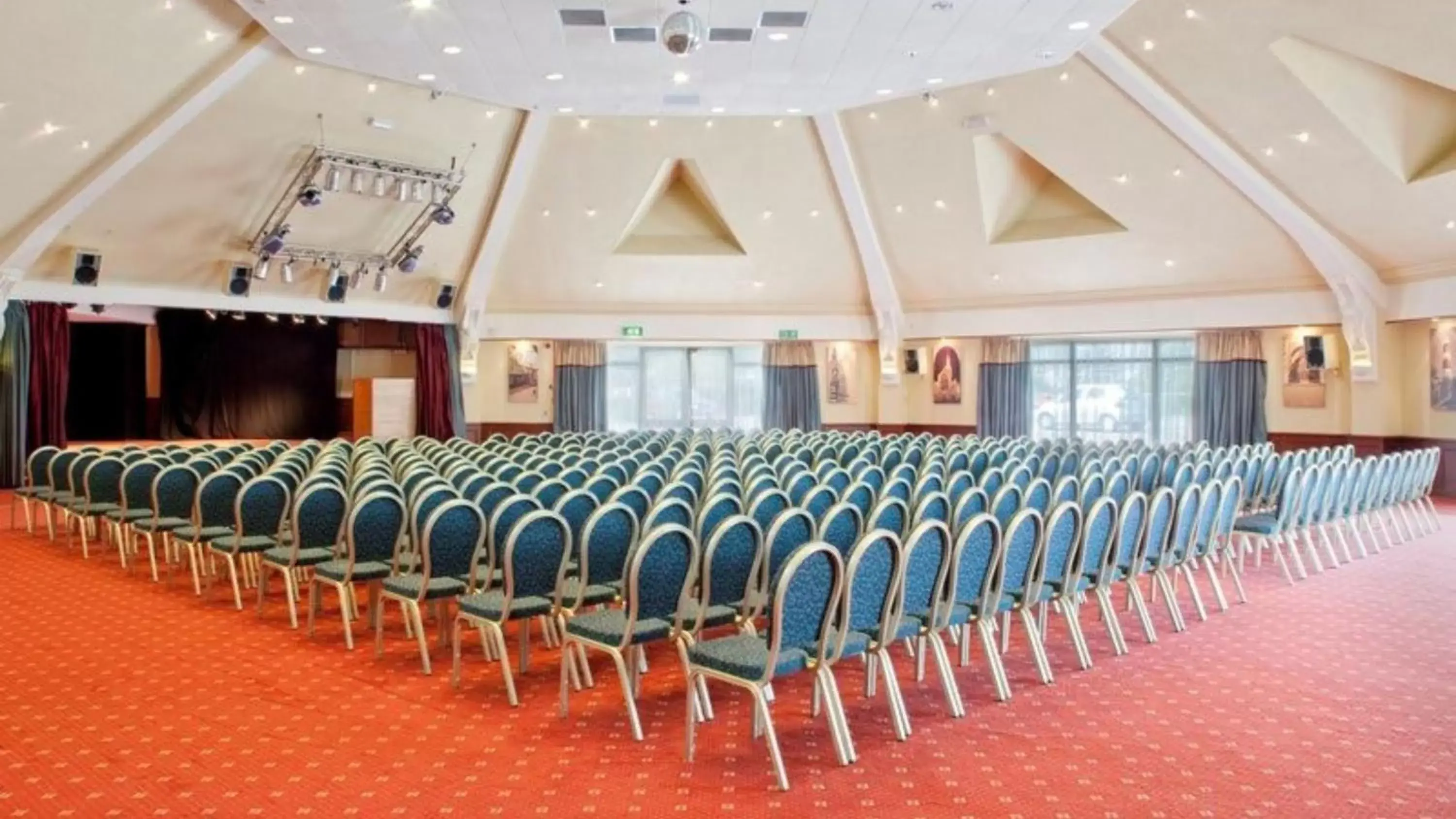 Meeting/conference room in Holiday Inn Norwich North, an IHG Hotel