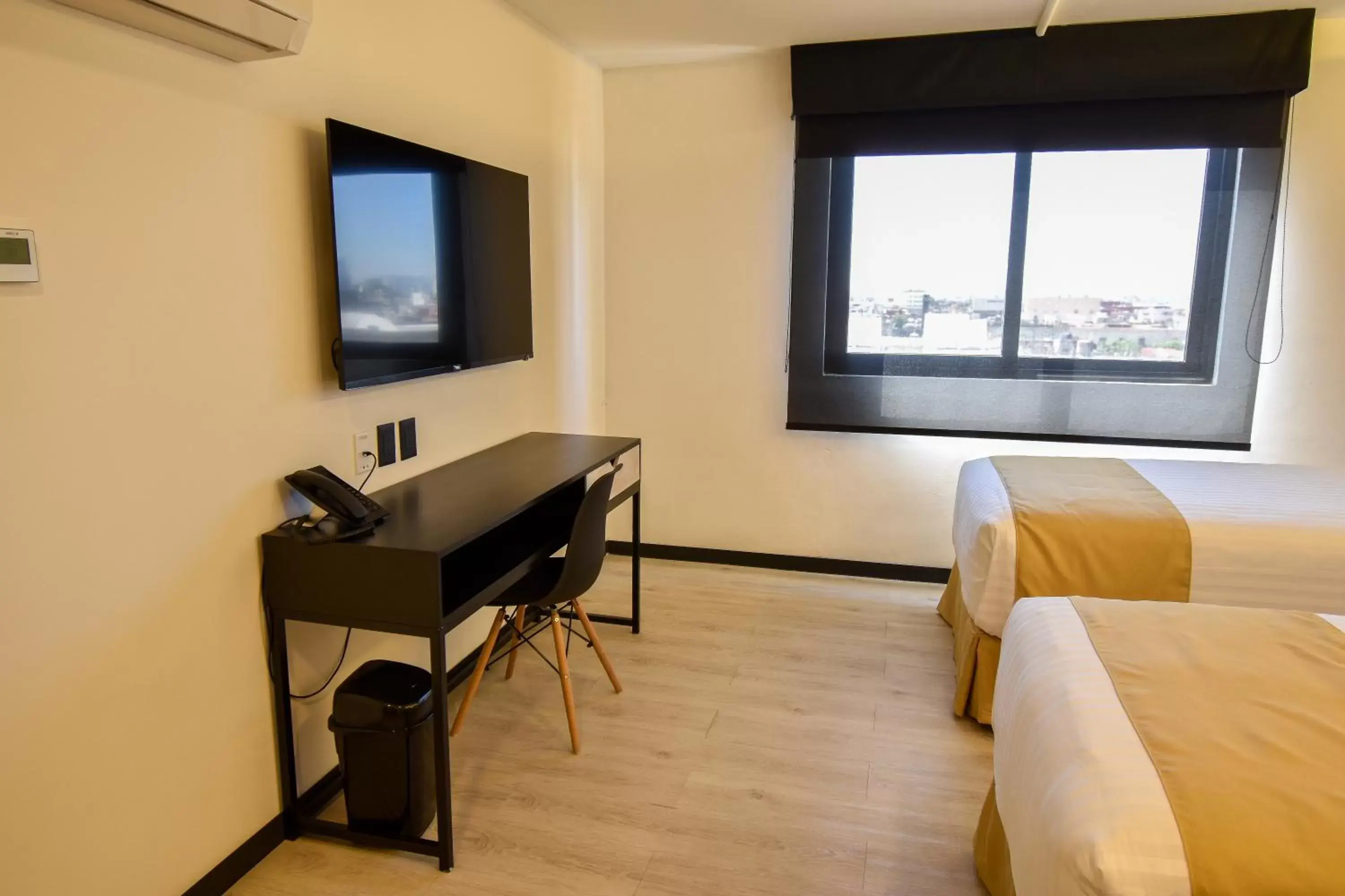 TV and multimedia, TV/Entertainment Center in Hotel Tamara