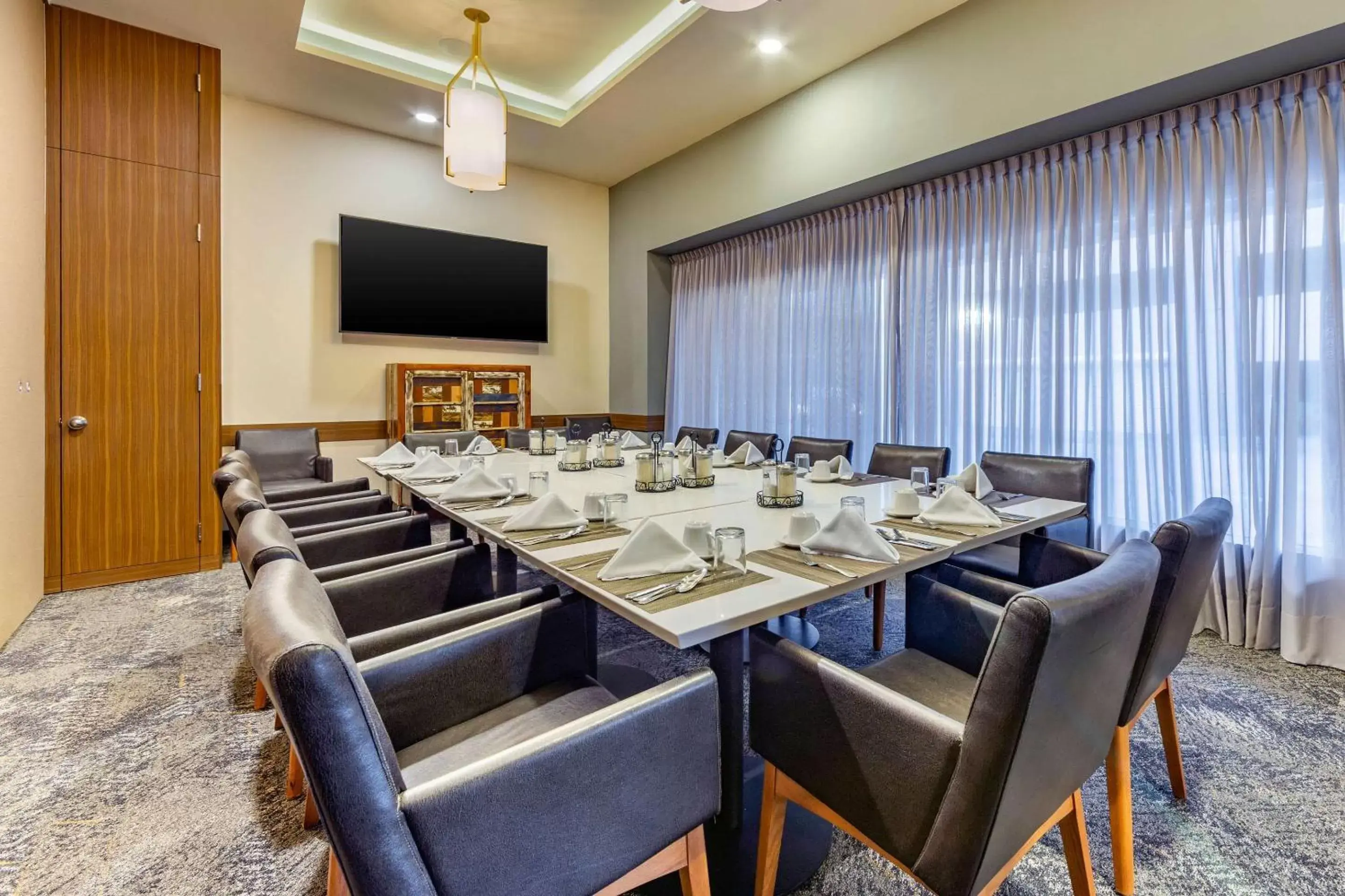 Meeting/conference room, Restaurant/Places to Eat in Quality Inn Chihuahua San Francisco
