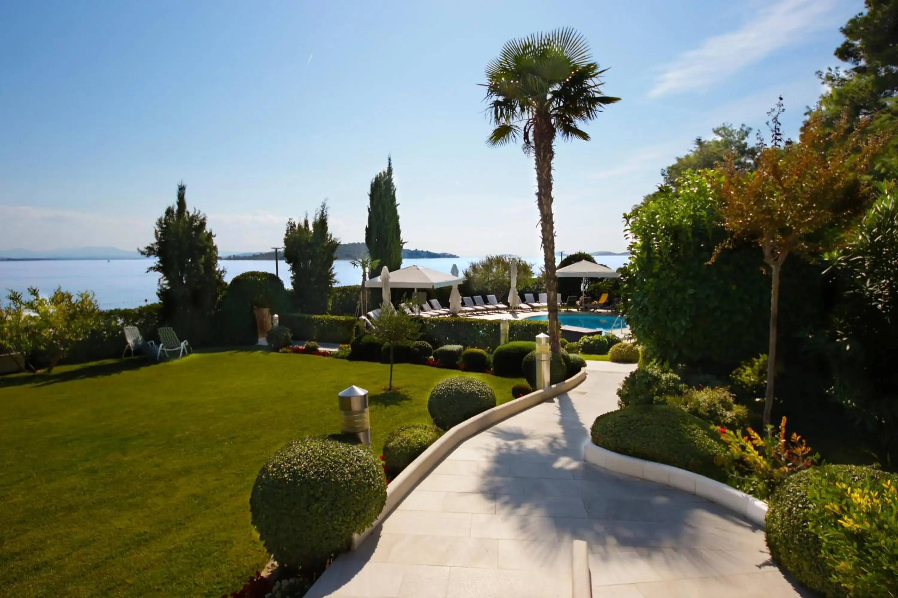 Garden, Swimming Pool in Hotel Villa Radin