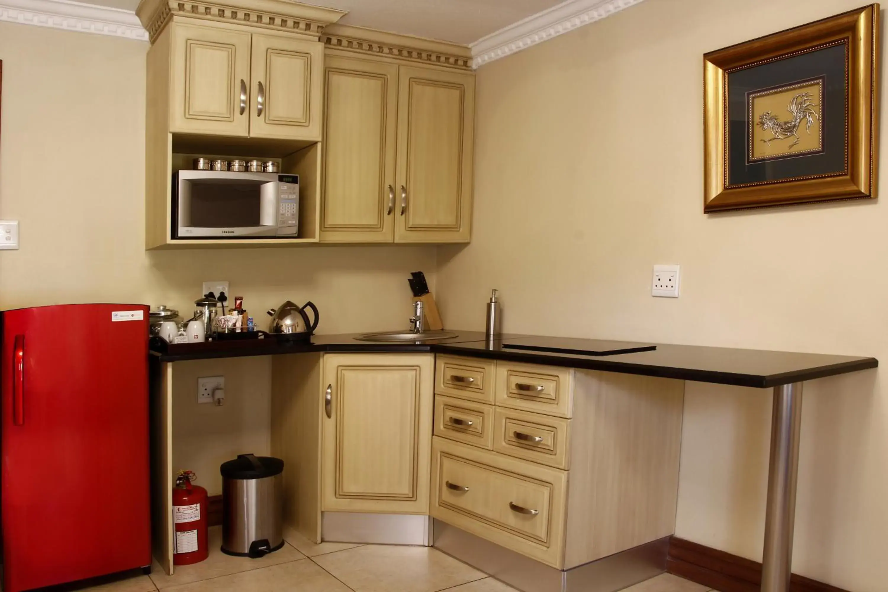 Coffee/tea facilities, Kitchen/Kitchenette in Opikopi Guest House