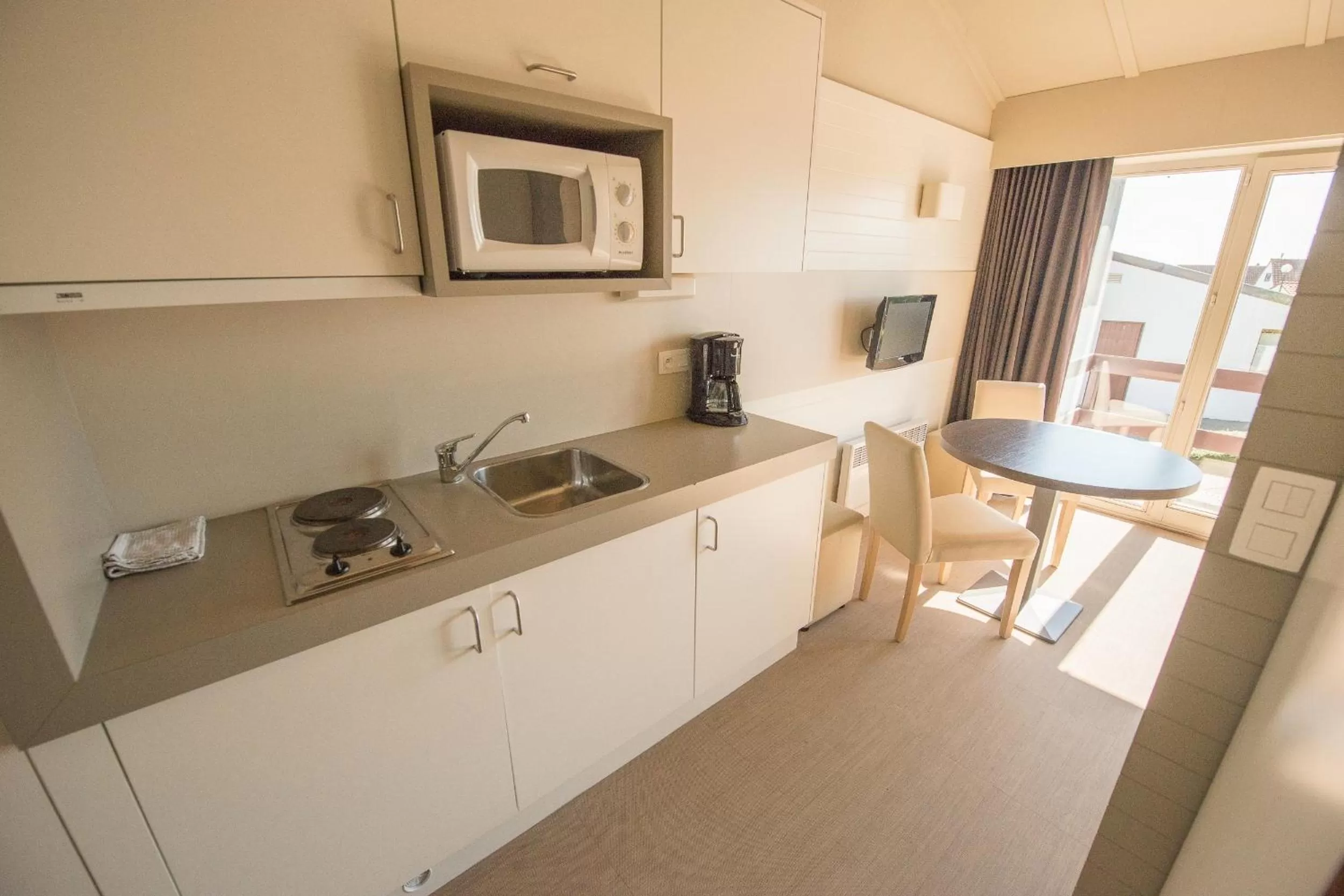 Kitchen or kitchenette in C-Hotels Zeegalm