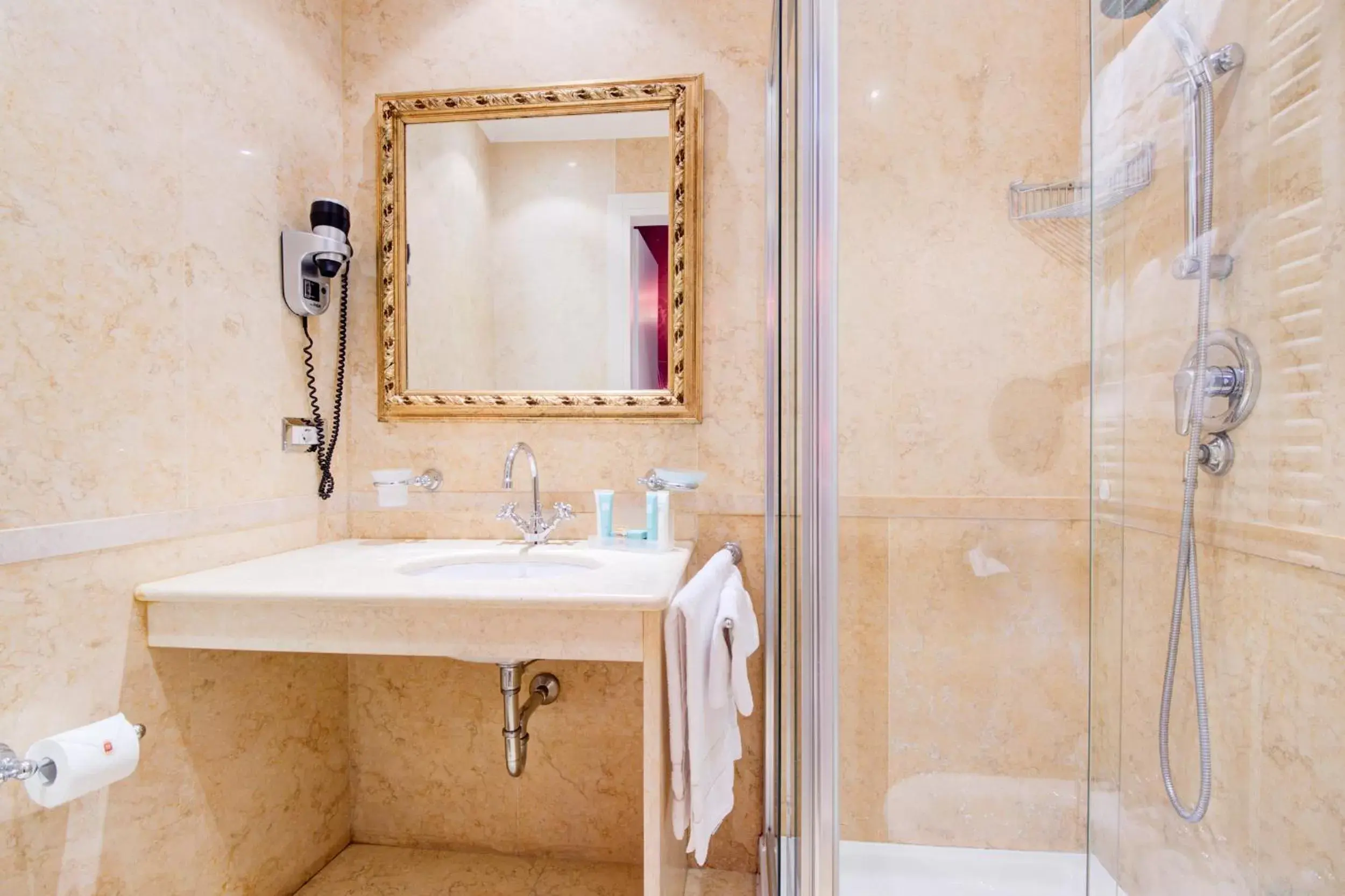 Shower, Bathroom in Hotel Al Duca Di Venezia