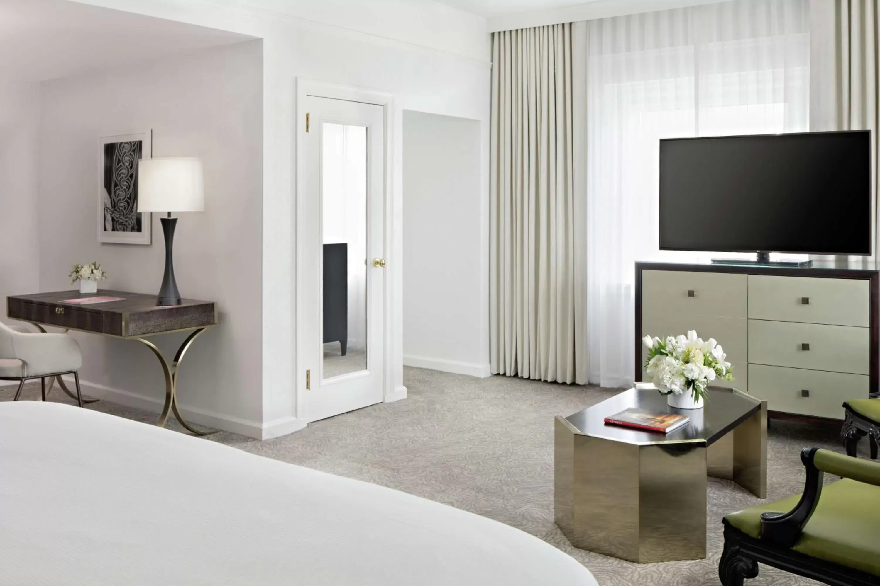 Bedroom, TV/Entertainment Center in Amway Grand Plaza Hotel, Curio Collection by Hilton