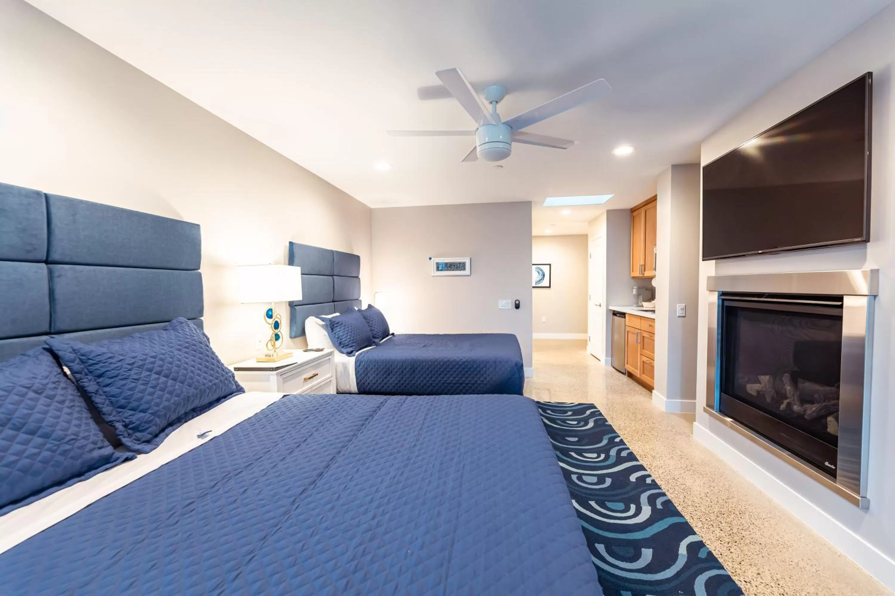 Bed in Baywood Inn Bed & Breakfast