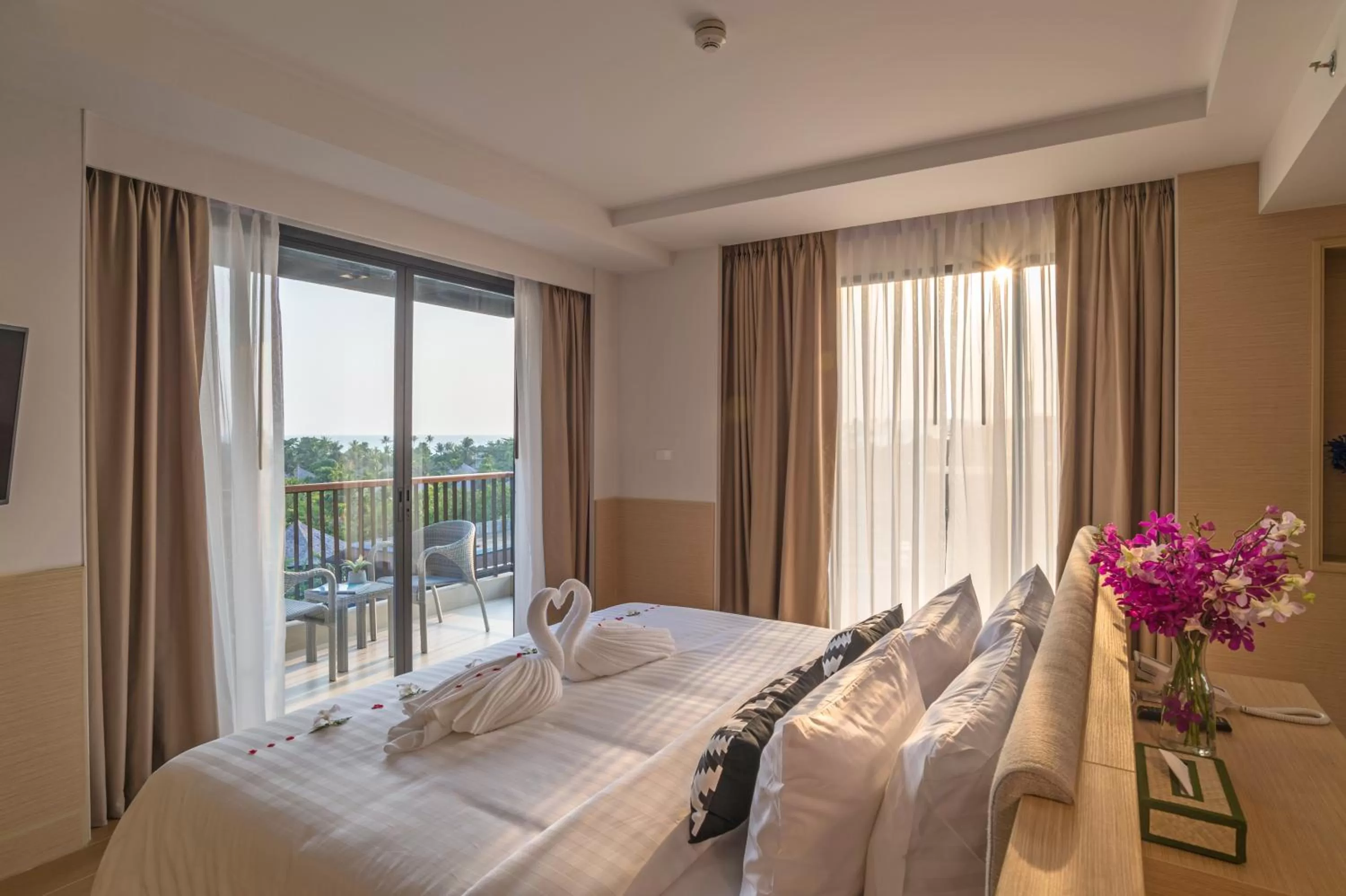 Photo of the whole room, Bed in Panan Krabi Resort