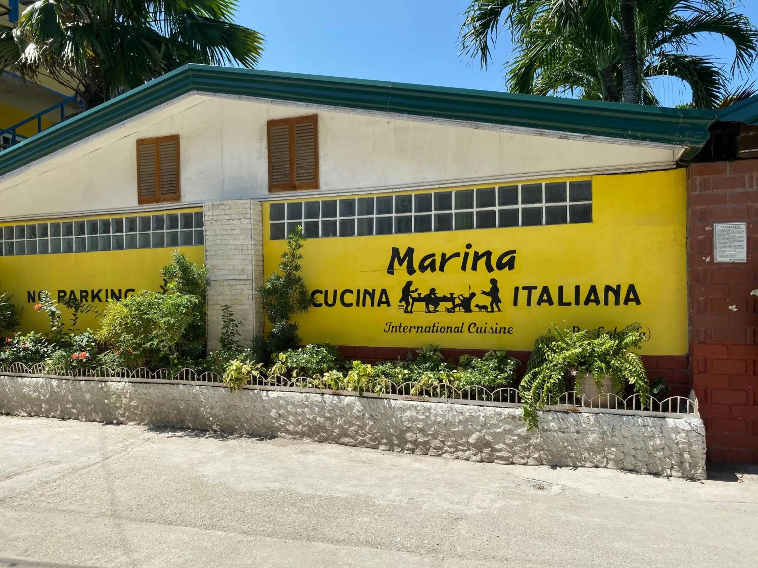 Restaurant/places to eat in Marina Village