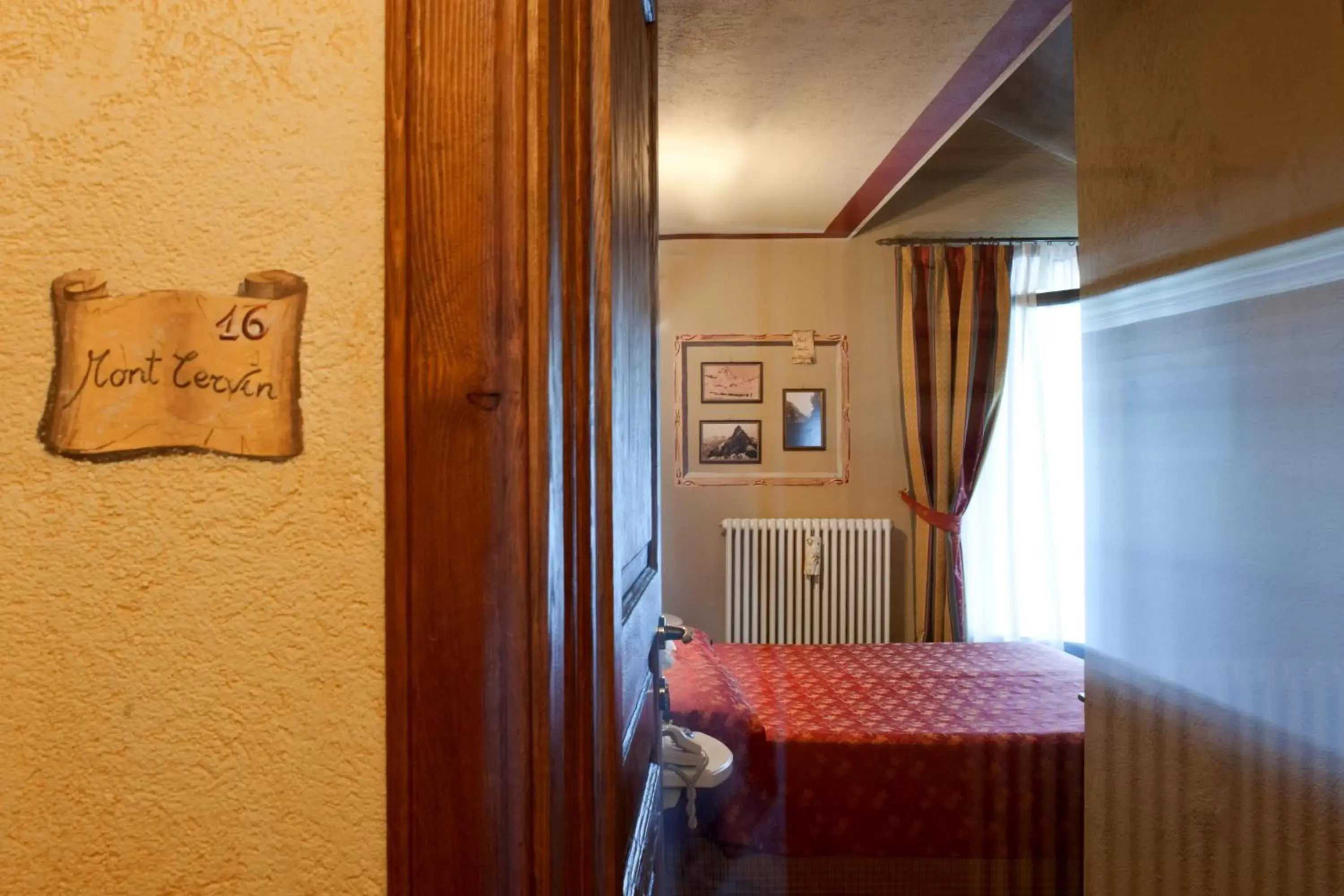 Bedroom in Hotel Chalet La Meridiana