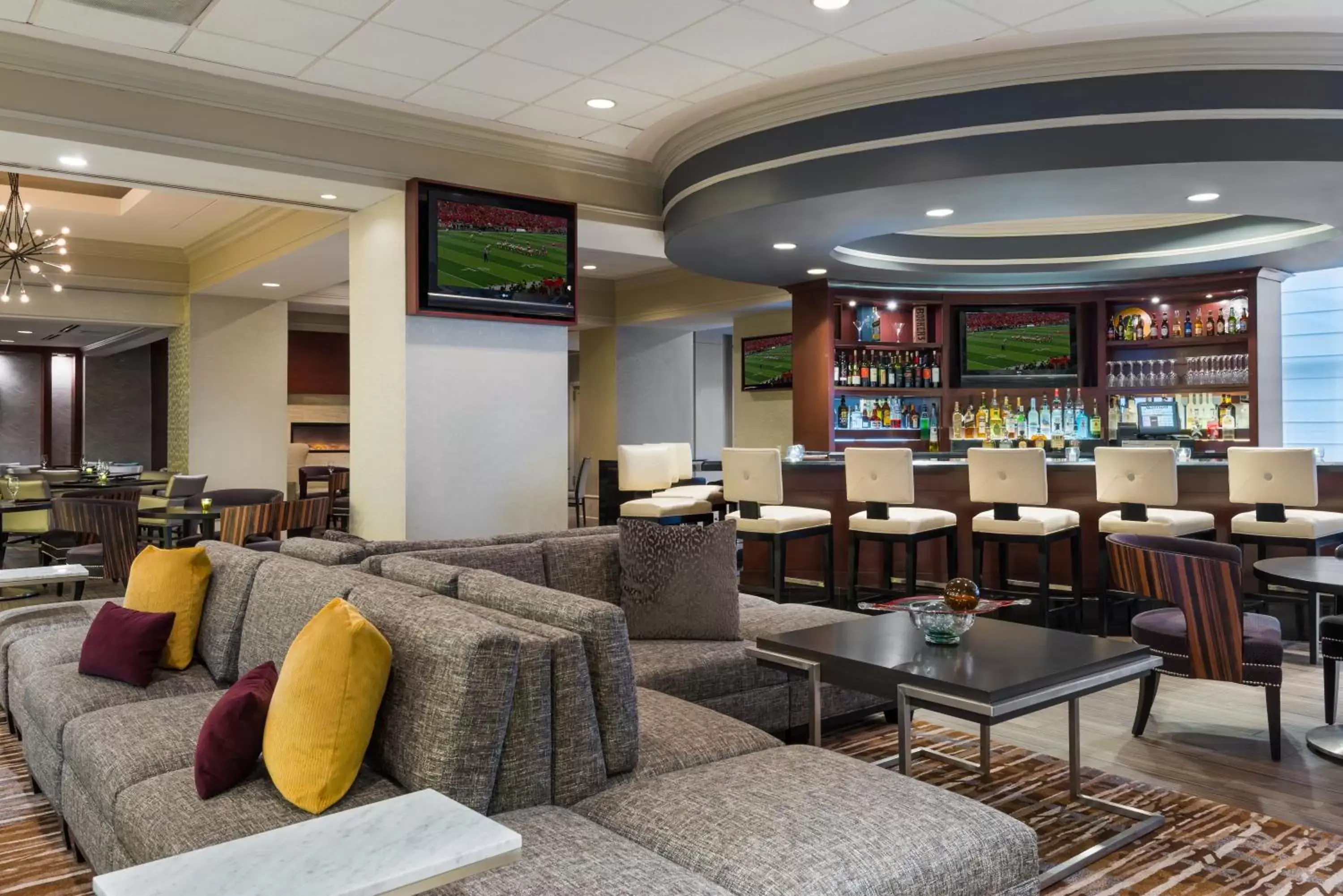 Lounge or bar, Lounge/Bar in Chicago Marriott Suites Deerfield