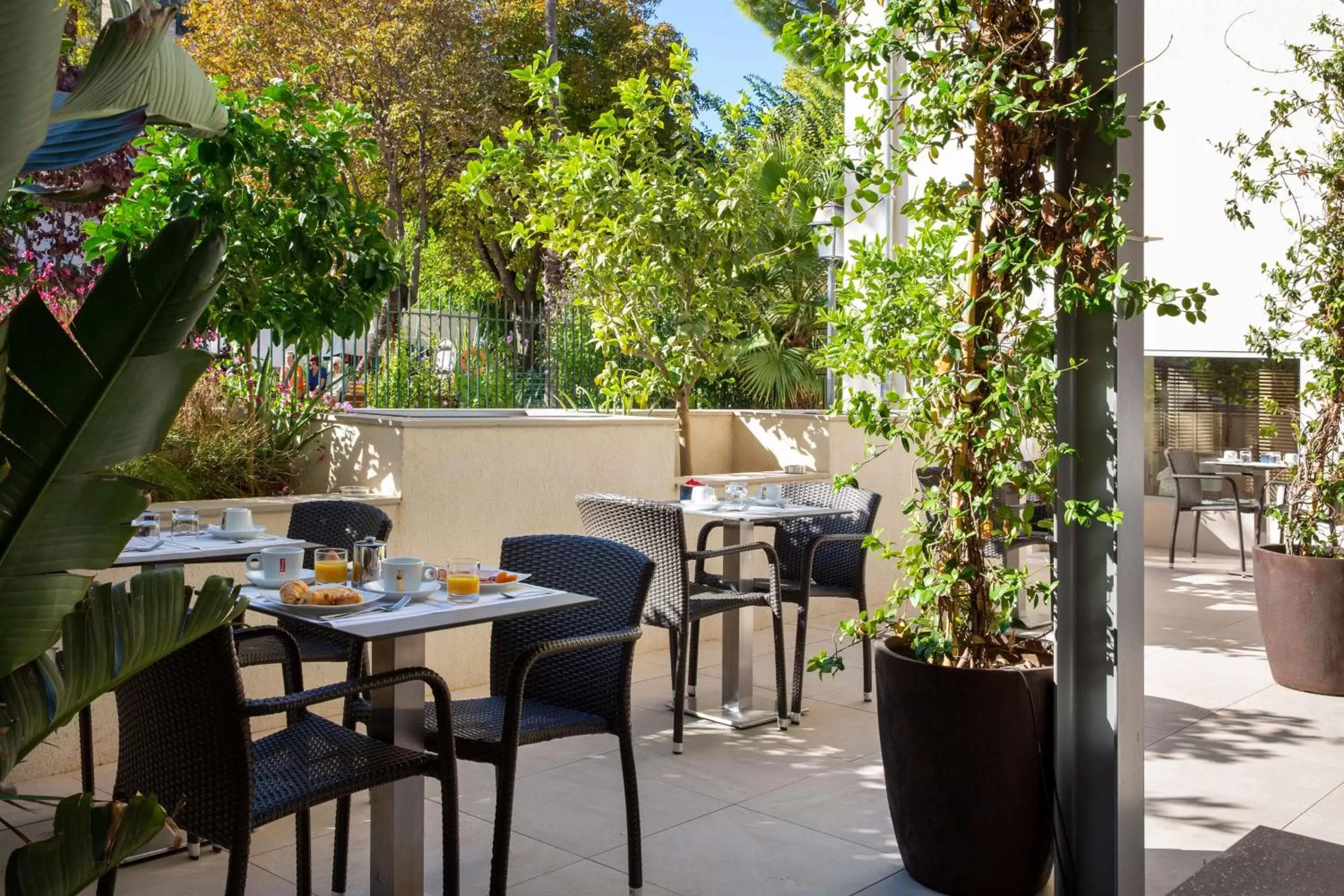 Breakfast, Restaurant/Places to Eat in Best Western Hotel & SPA Coeur De Cassis