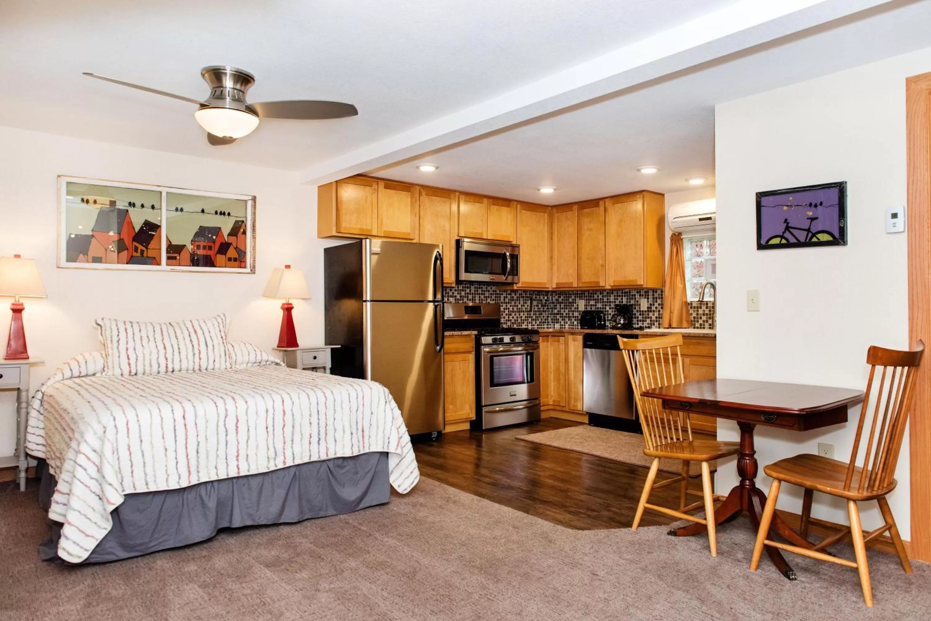 Dining area in Red Wing Motel