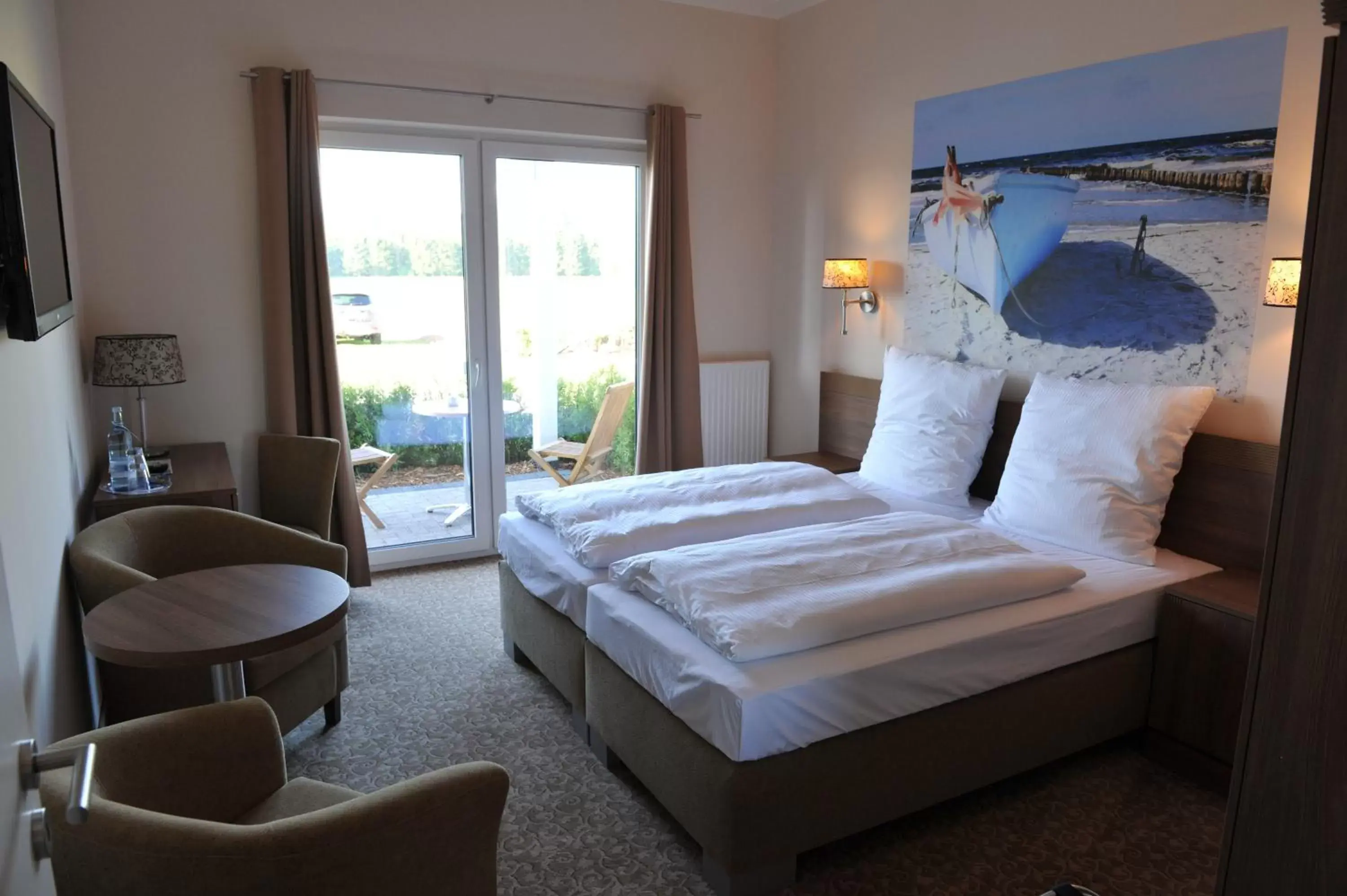 Photo of the whole room, Bed in Ostseehotel Boltenhagen