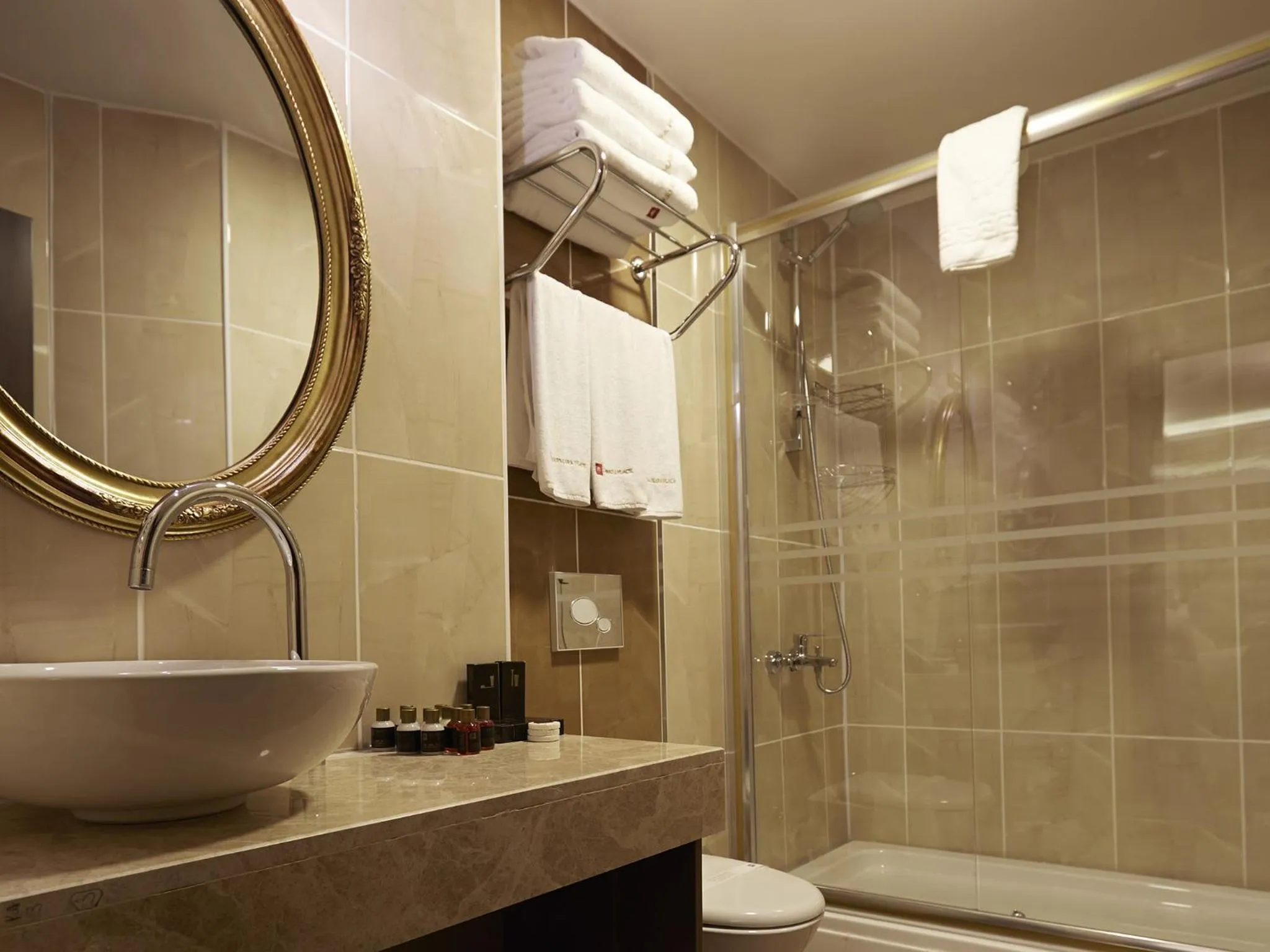 Shower in Marmara Place Old City Hotel