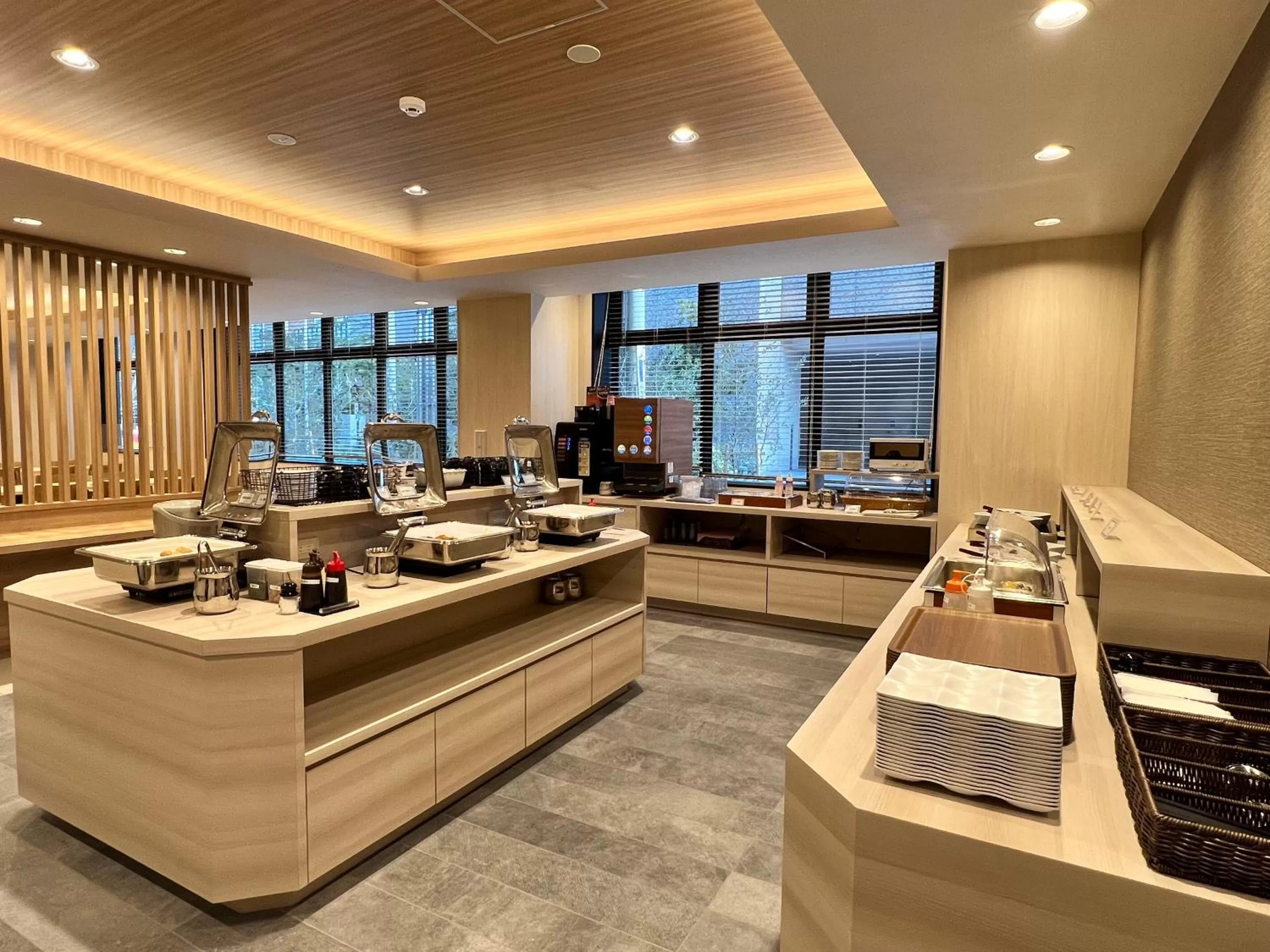 Restaurant/places to eat in Smile Hotel Osaka Nakanoshima