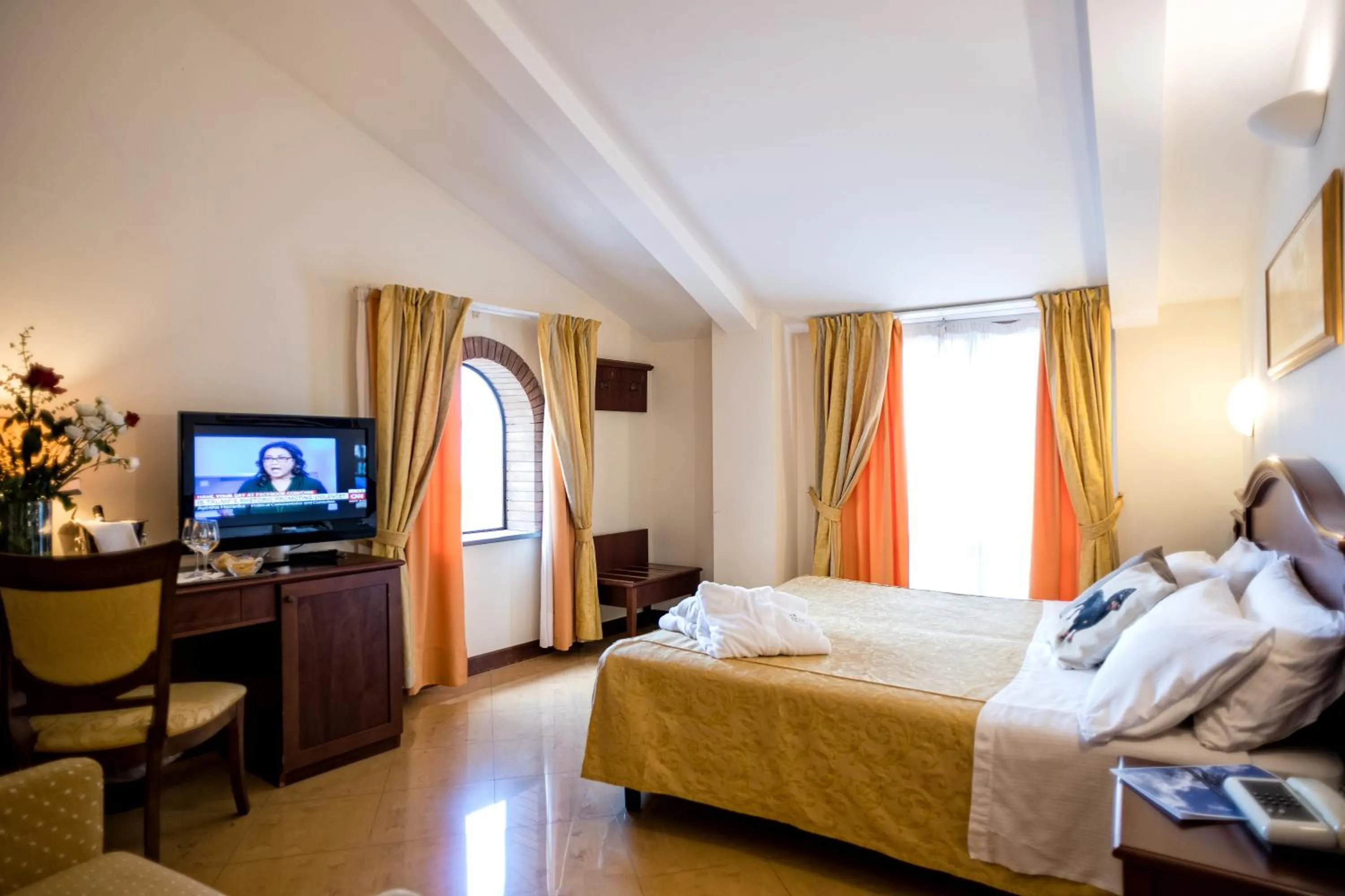 Photo of the whole room, Bed in Grand Hotel Italia